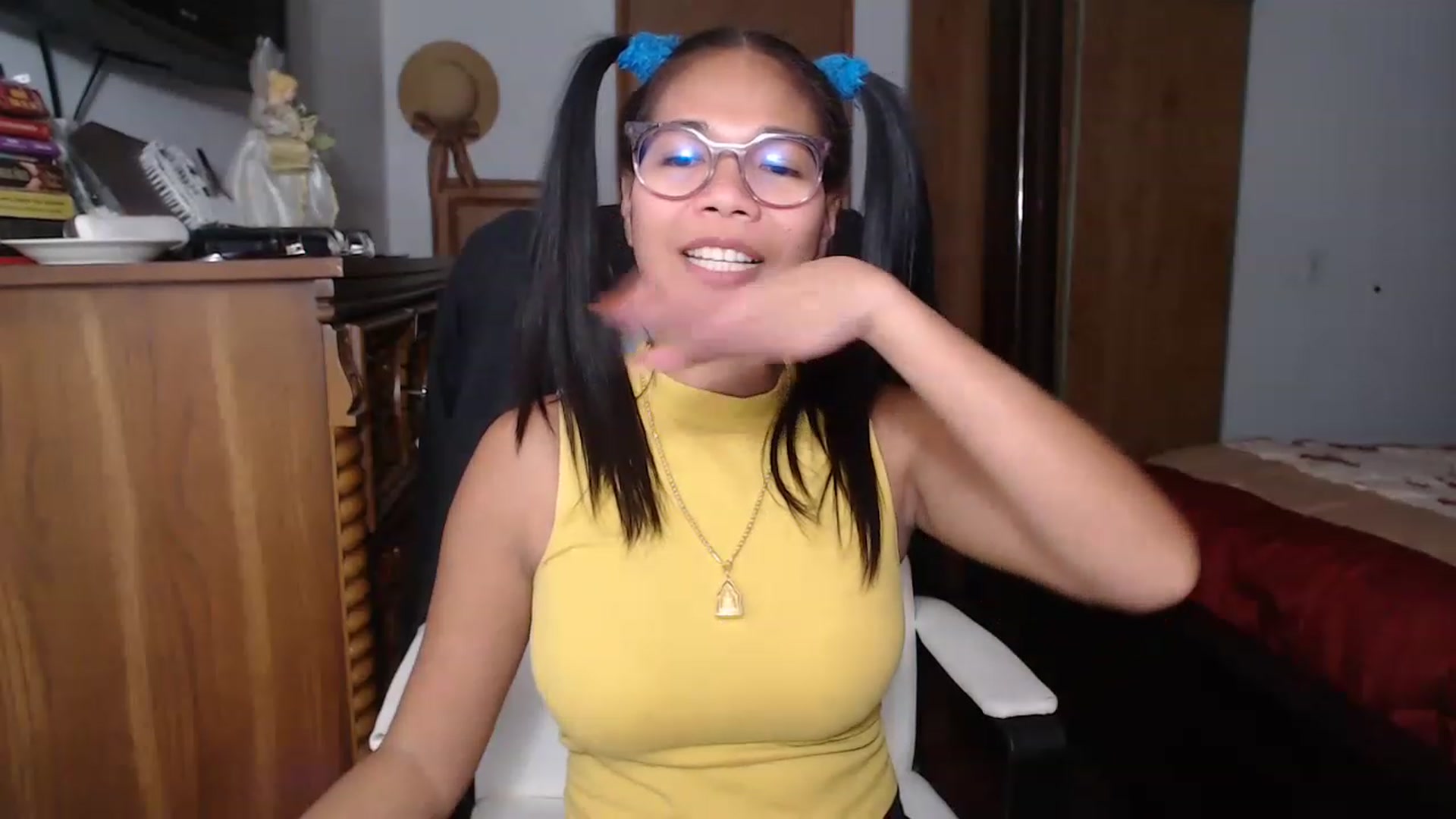 Gallery image thumbnail from Littlekai2023's myfreecams stream on, 11/21/2022, 04:26 image 15 of 20