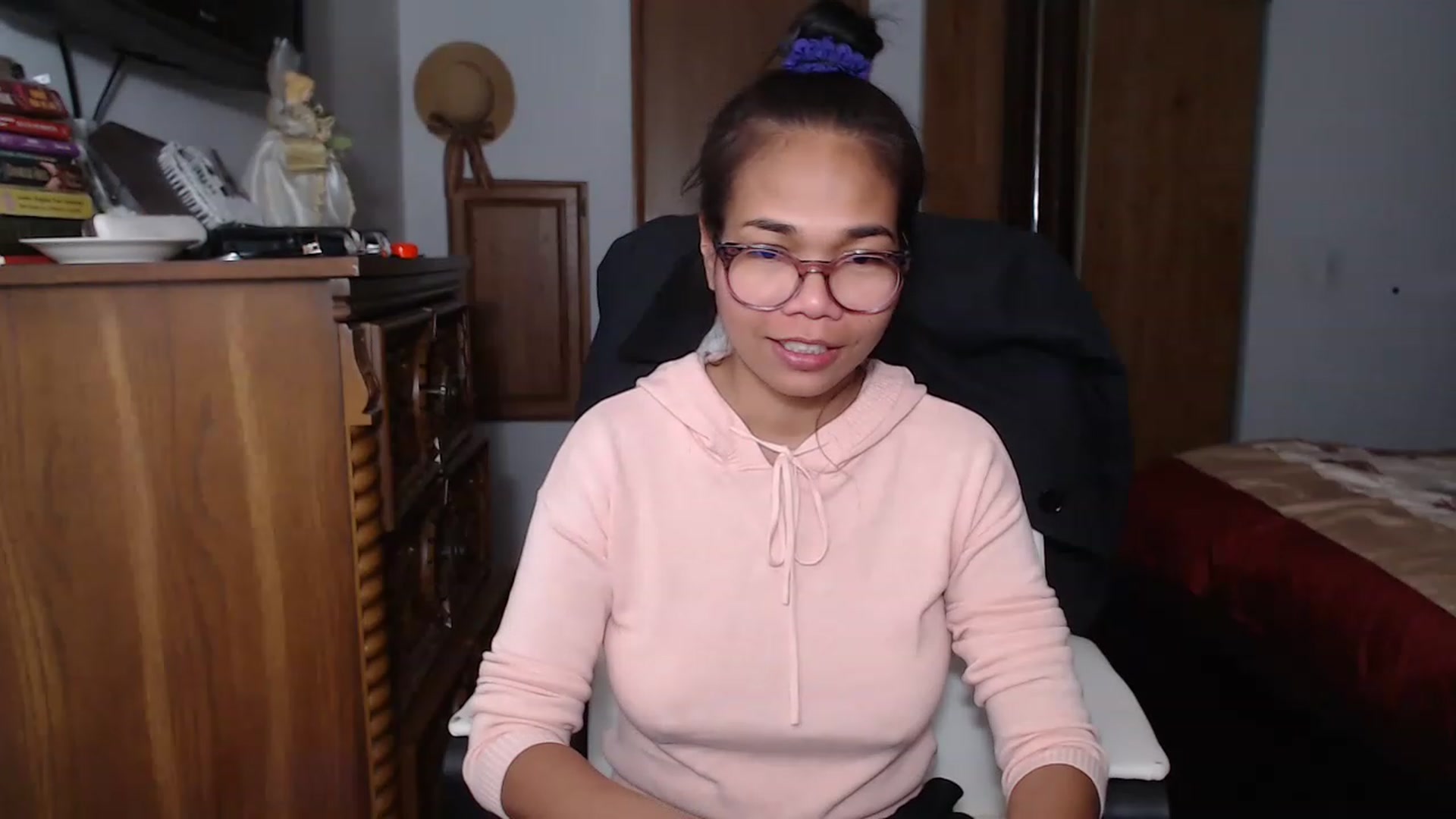 Gallery image thumbnail from Littlekai2023's myfreecams stream on, 11/23/2022, 01:22 image 14 of 20
