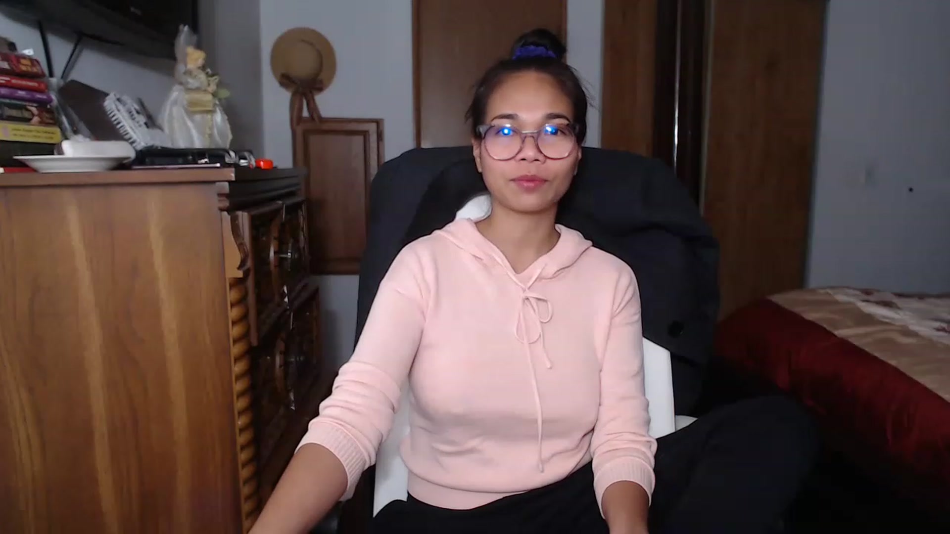 Gallery image thumbnail from Littlekai2023's myfreecams stream on, 11/23/2022, 01:22 image 17 of 20