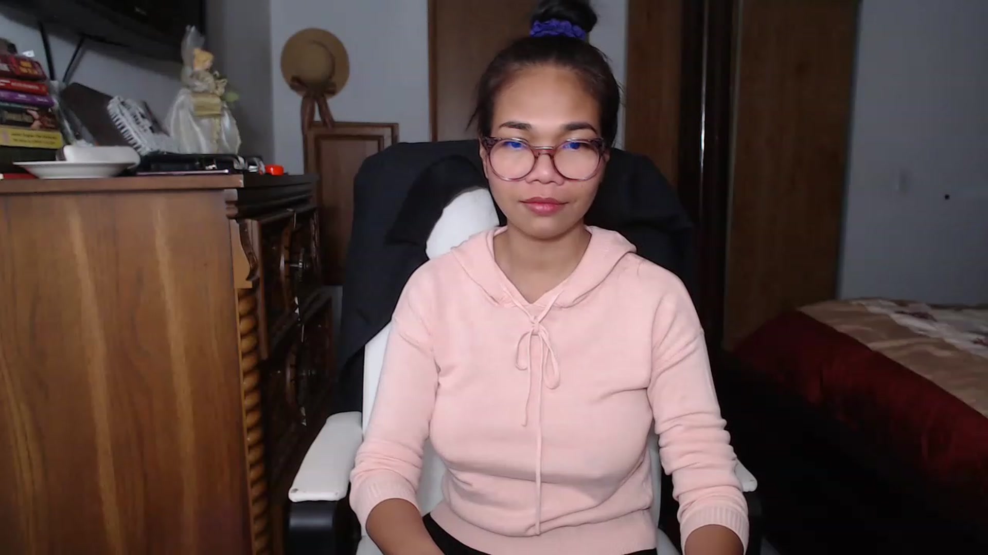 Gallery image thumbnail from Littlekai2023's myfreecams stream on, 11/23/2022, 01:22 image 18 of 20