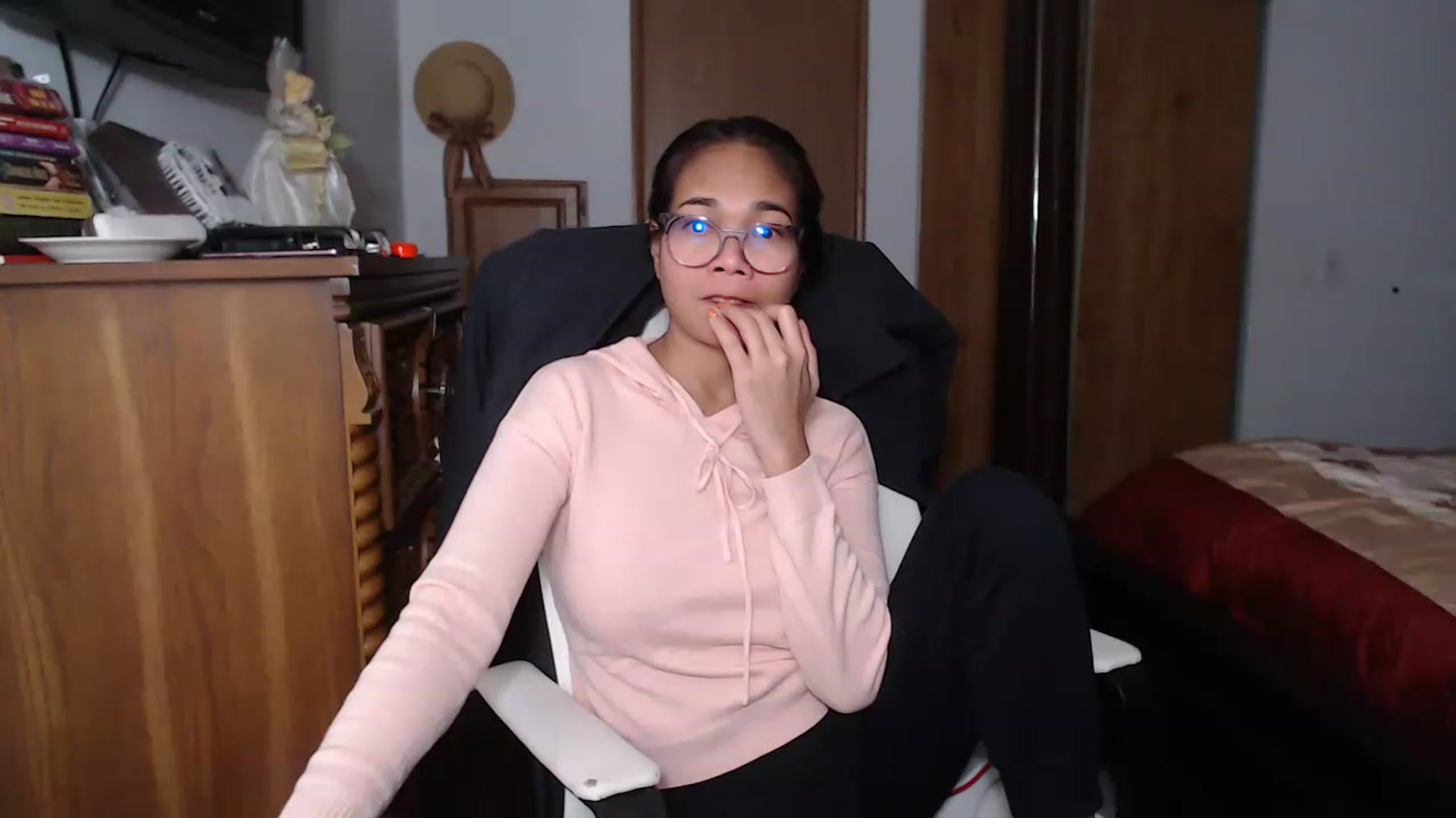 Gallery image thumbnail from Littlekai2023's myfreecams stream on, 11/23/2022, 01:22 image 20 of 20