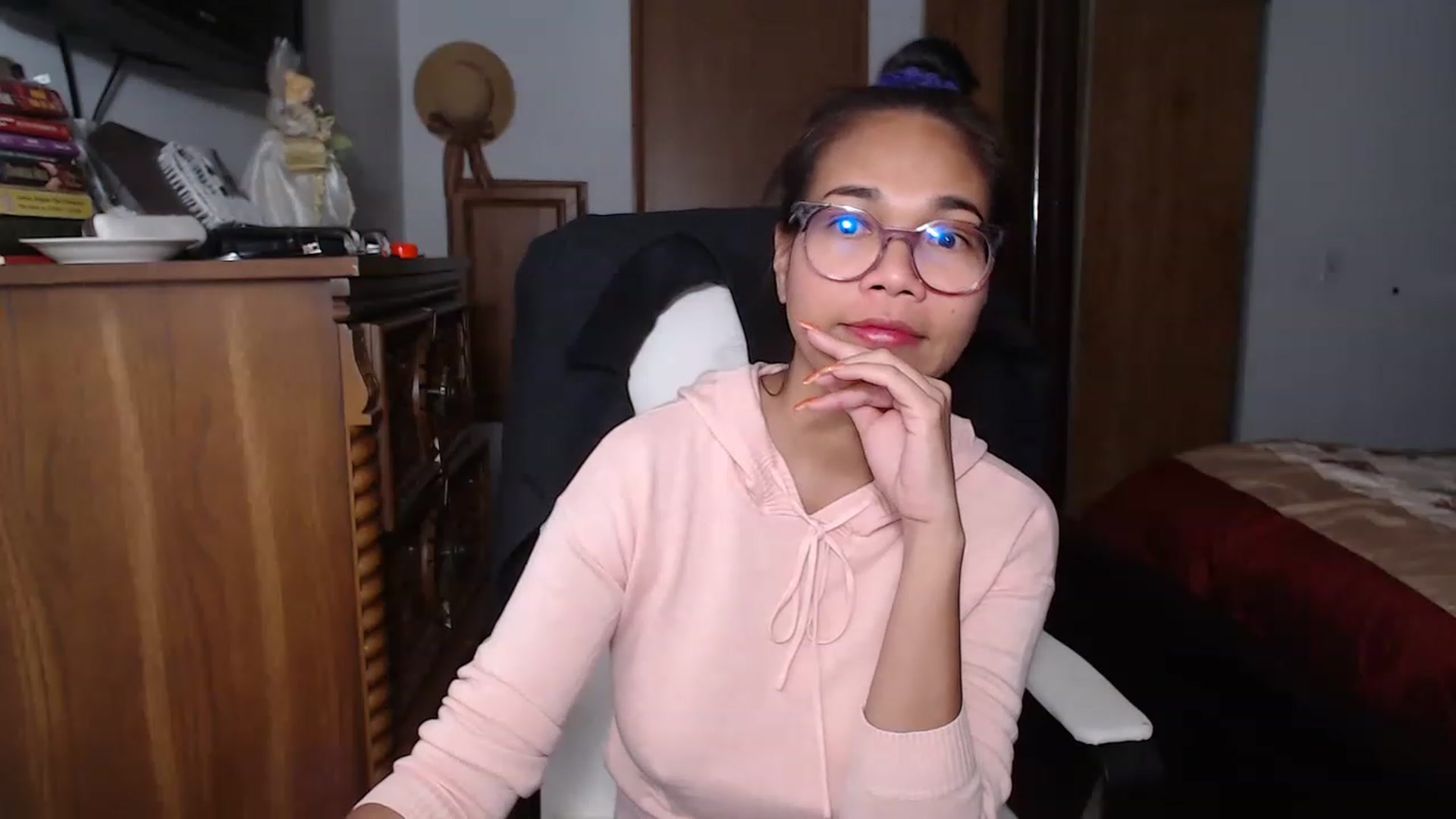 Gallery image thumbnail from Littlekai2023's myfreecams stream on, 11/23/2022, 01:22 image 15 of 20