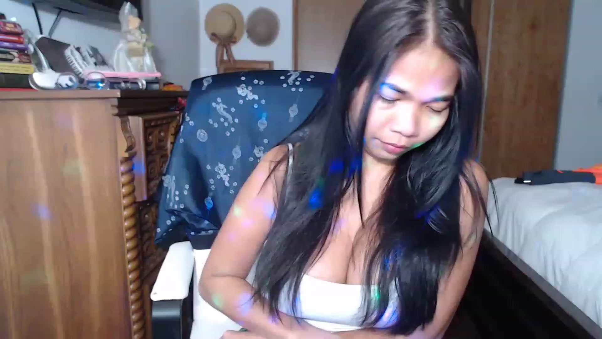 Gallery image thumbnail from Littlekai2023's myfreecams stream on, 12/01/2022, 08:01 image 12 of 20