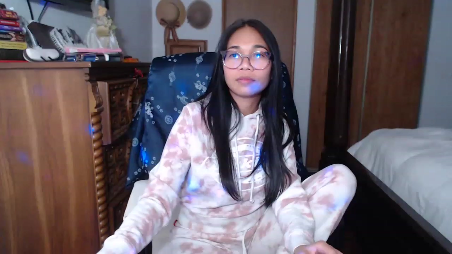Gallery image thumbnail from Littlekai2023's myfreecams stream on, 11/25/2022, 04:27 image 10 of 20