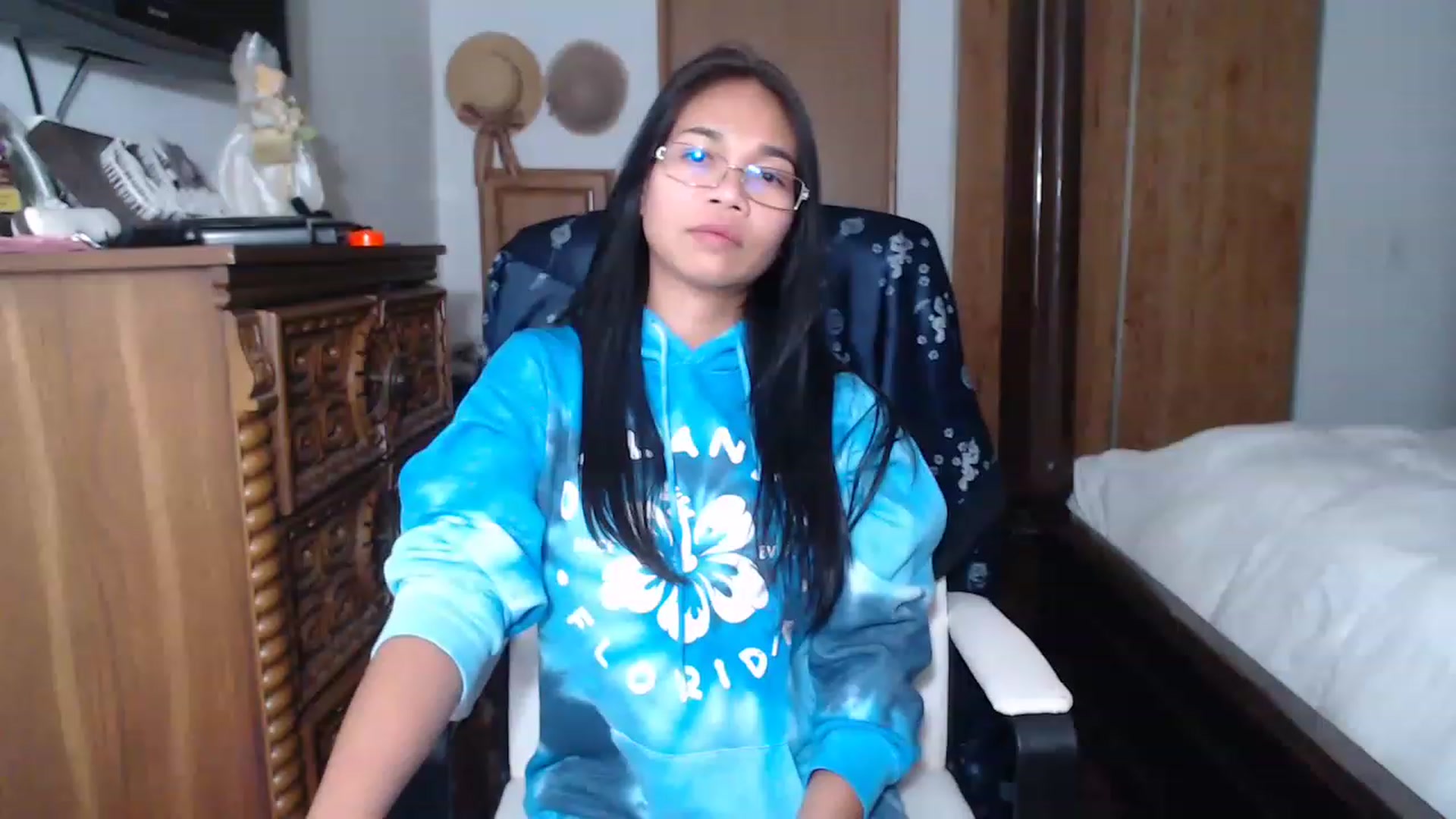Gallery image thumbnail from Littlekai2023's myfreecams stream on, 11/27/2022, 06:06 image 1 of 20