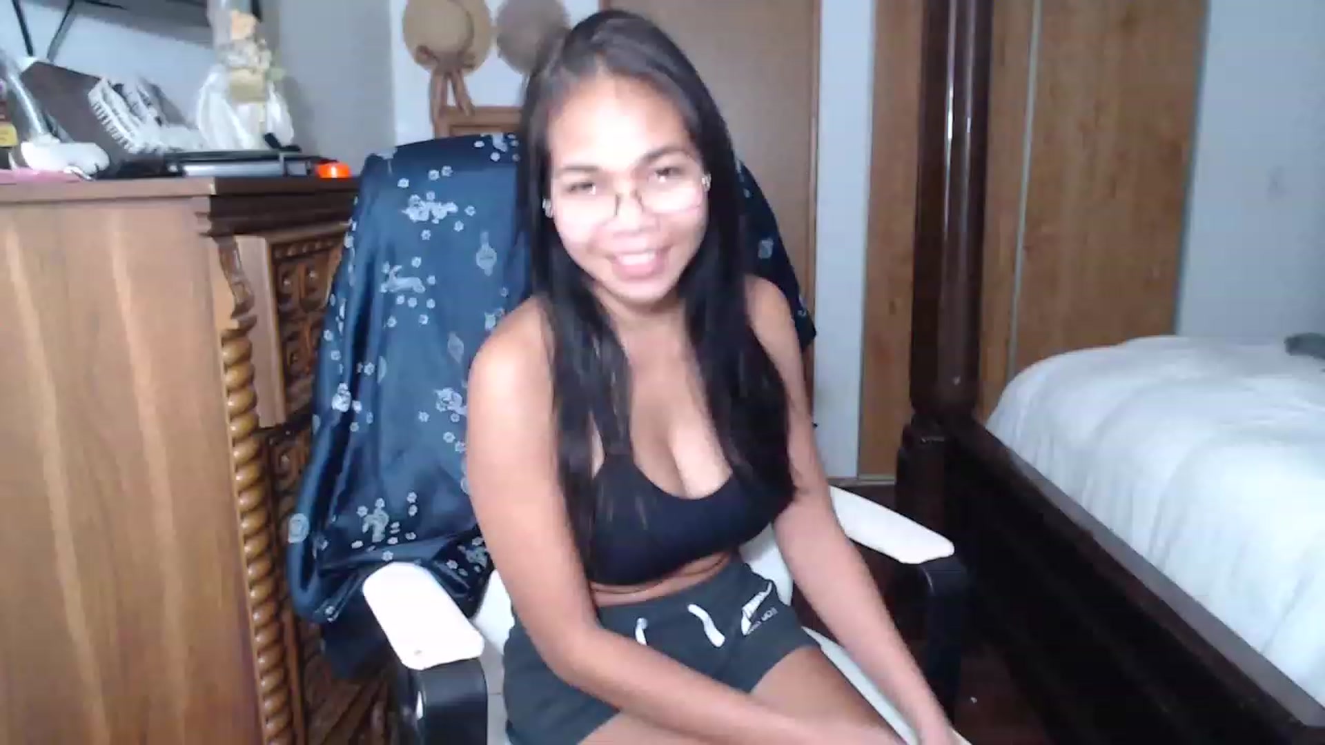 Gallery image thumbnail from Littlekai2023's myfreecams stream on, 11/28/2022, 24:03 image 3 of 20