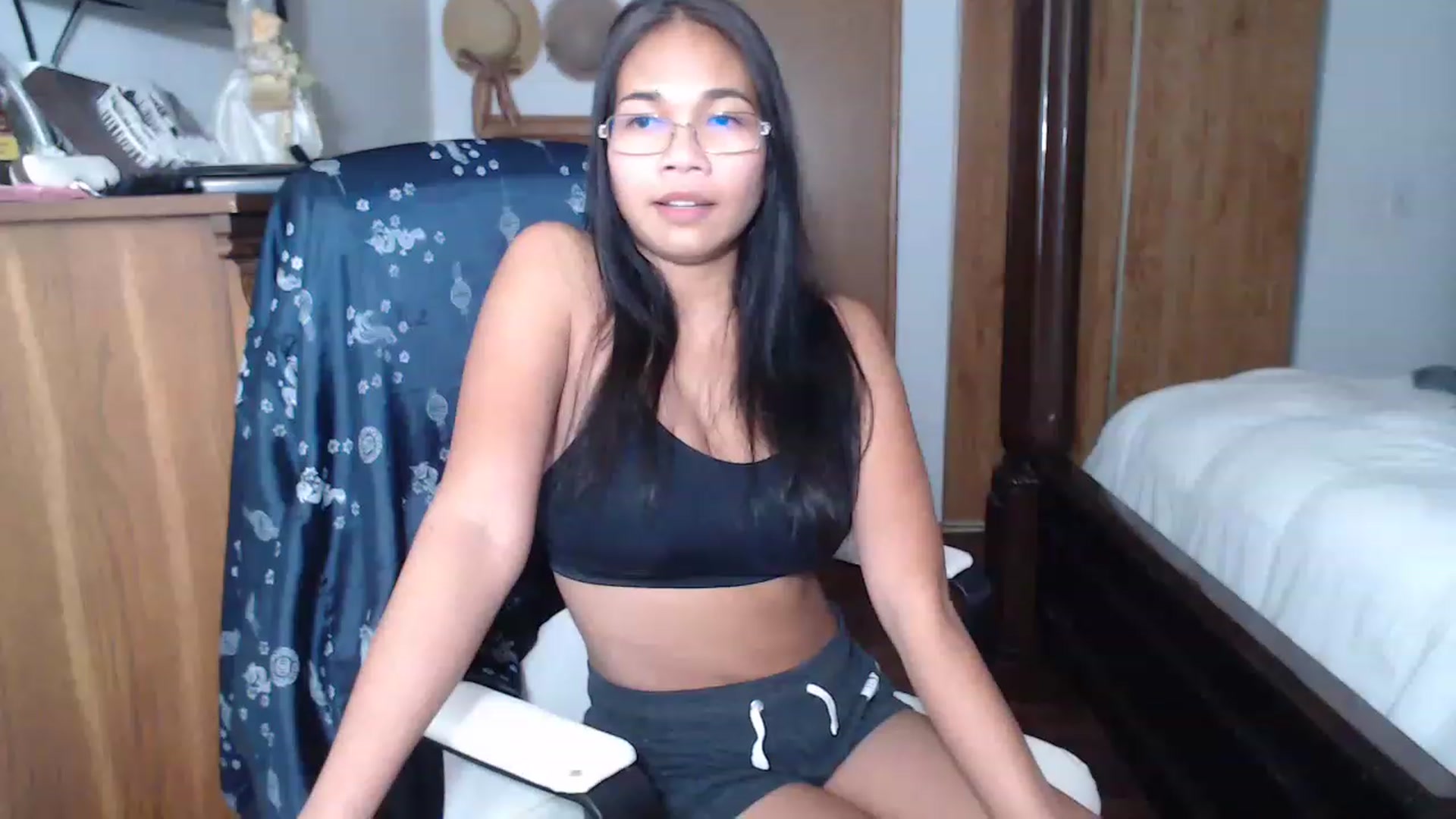 Gallery image thumbnail from Littlekai2023's myfreecams stream on, 11/28/2022, 24:03 image 4 of 20