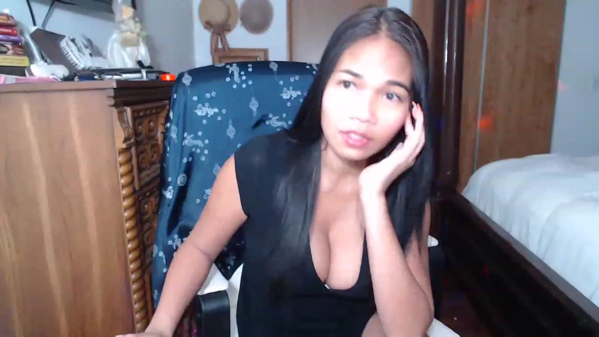 Gallery image thumbnail from Littlekai2023's myfreecams stream on, 11/28/2022, 03:02 image 17 of 20