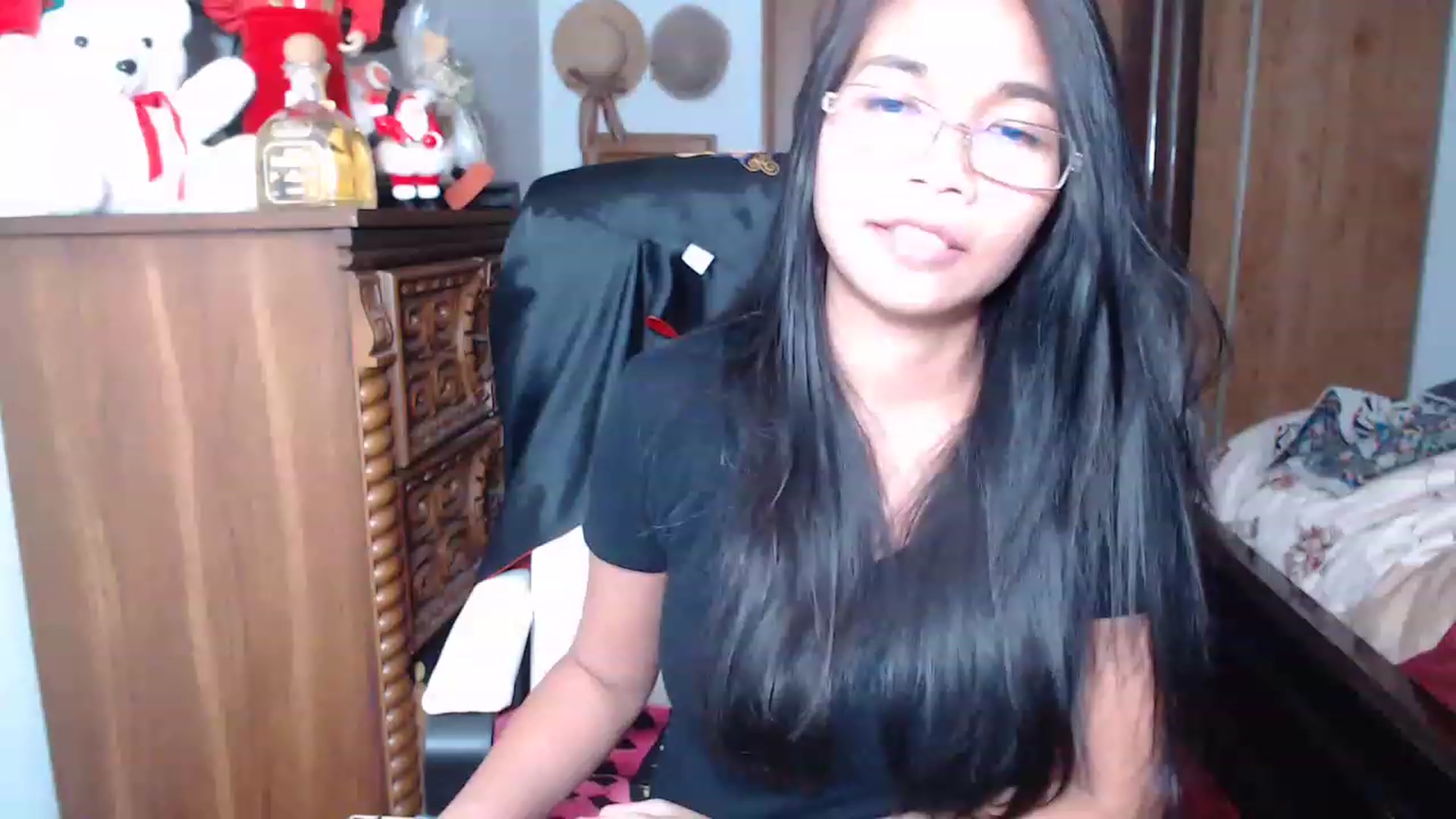 Gallery image thumbnail from Littlekai2023's myfreecams stream on, 12/19/2022, 04:53 image 13 of 20