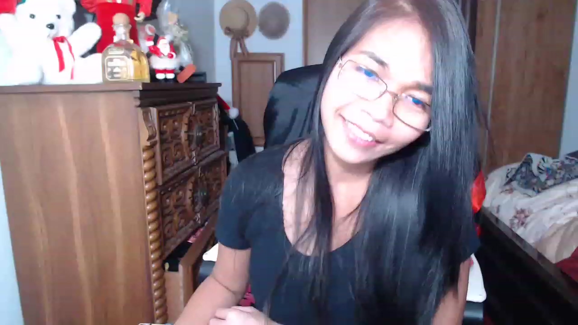 Gallery image thumbnail from Littlekai2023's myfreecams stream on, 12/19/2022, 04:53 image 5 of 20