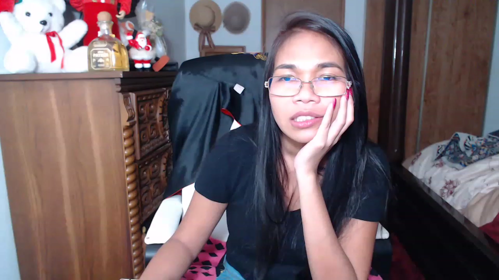 Gallery image thumbnail from Littlekai2023's myfreecams stream on, 12/19/2022, 04:53 image 14 of 20