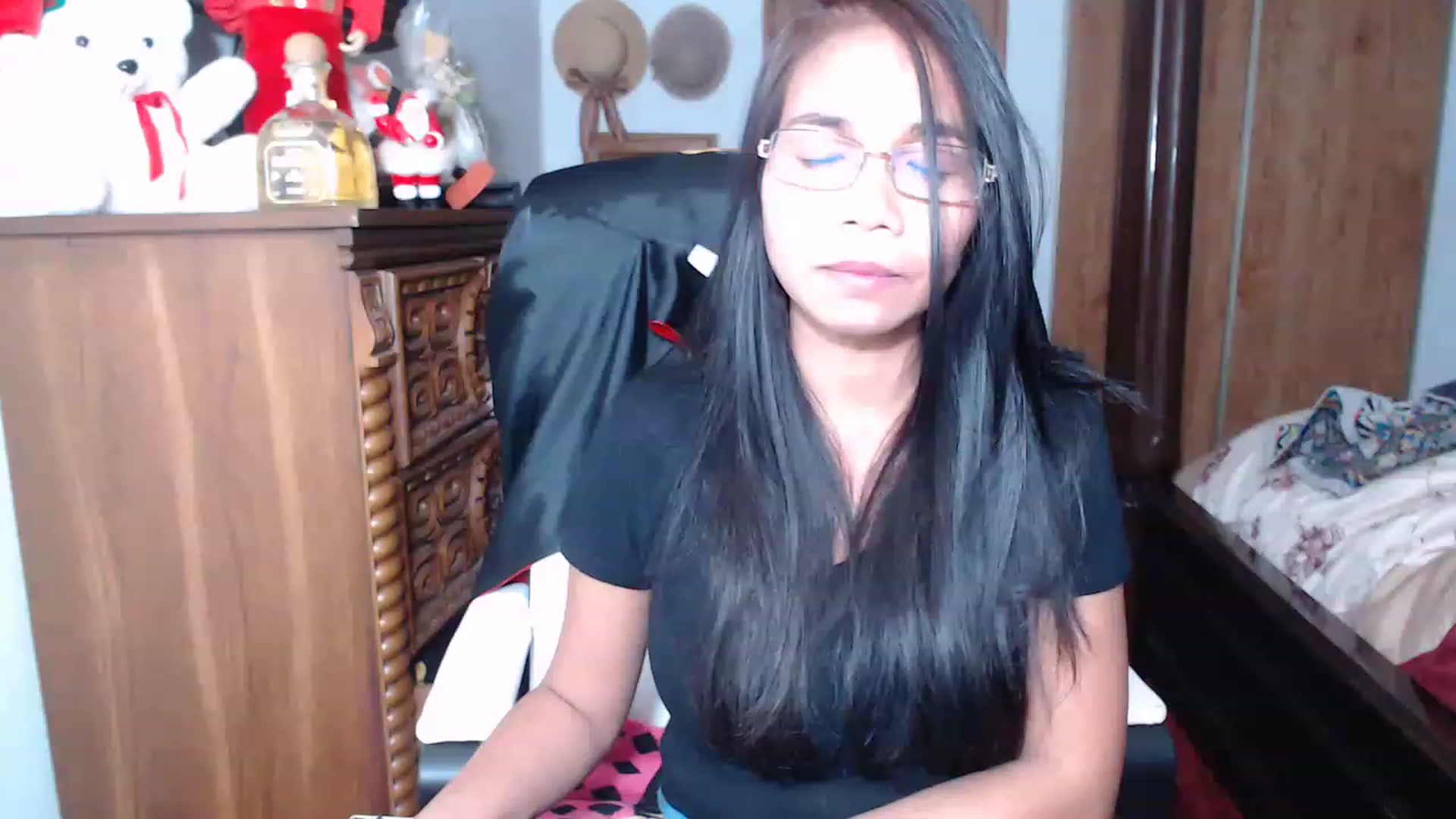 Gallery image thumbnail from Littlekai2023's myfreecams stream on, 12/19/2022, 04:53 image 12 of 20