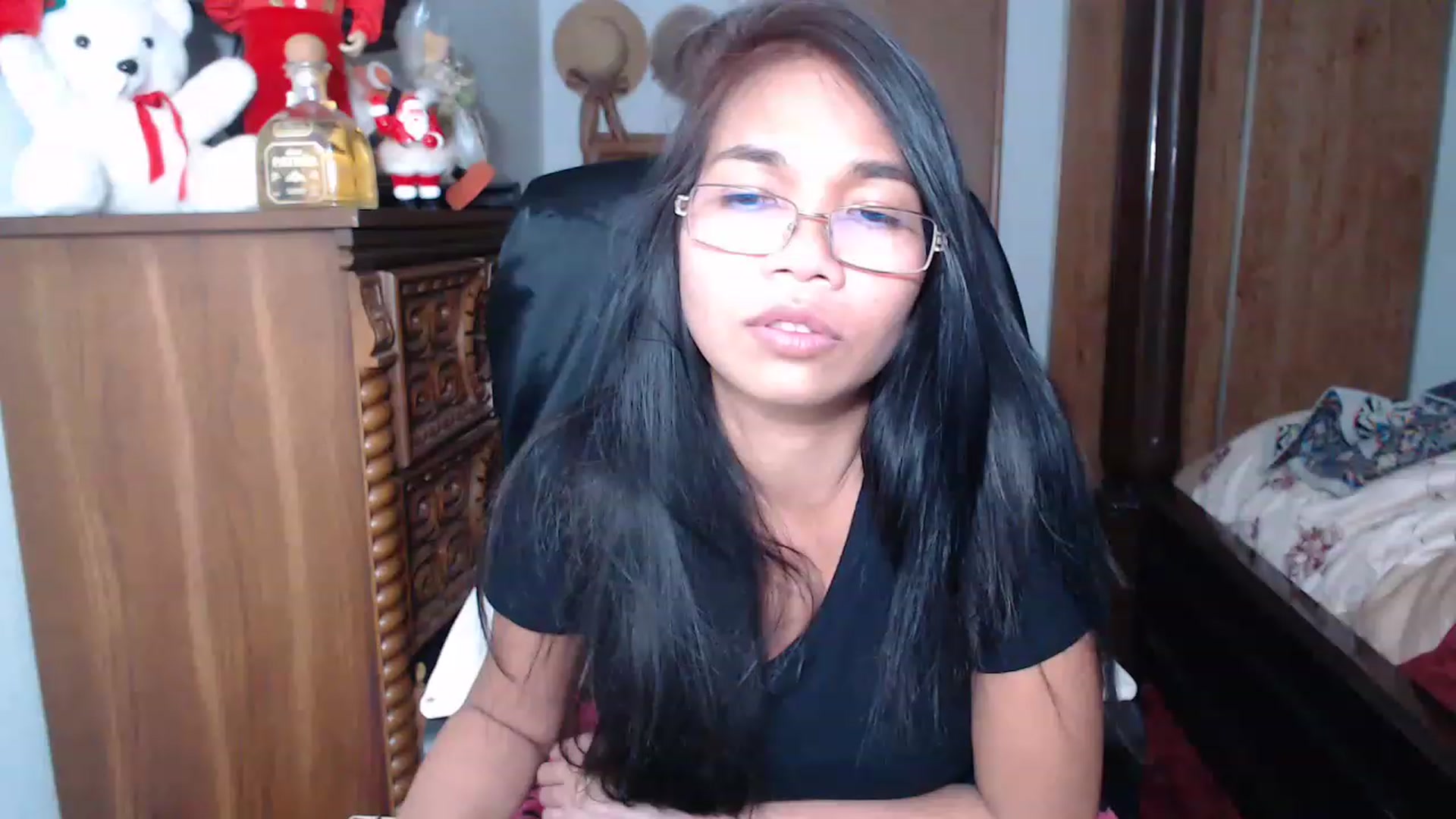 Gallery image thumbnail from Littlekai2023's myfreecams stream on, 12/19/2022, 04:53 image 16 of 20