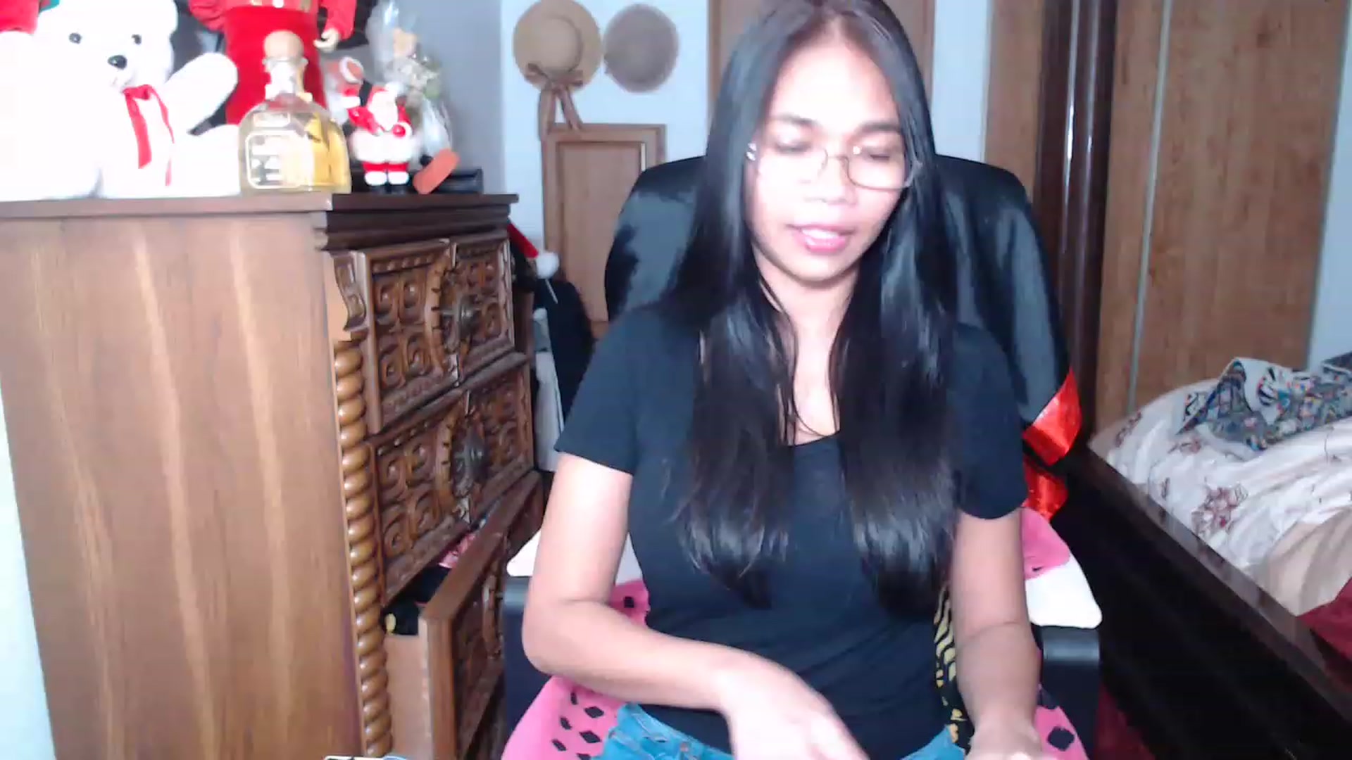 Gallery image thumbnail from Littlekai2023's myfreecams stream on, 12/19/2022, 04:53 image 1 of 20