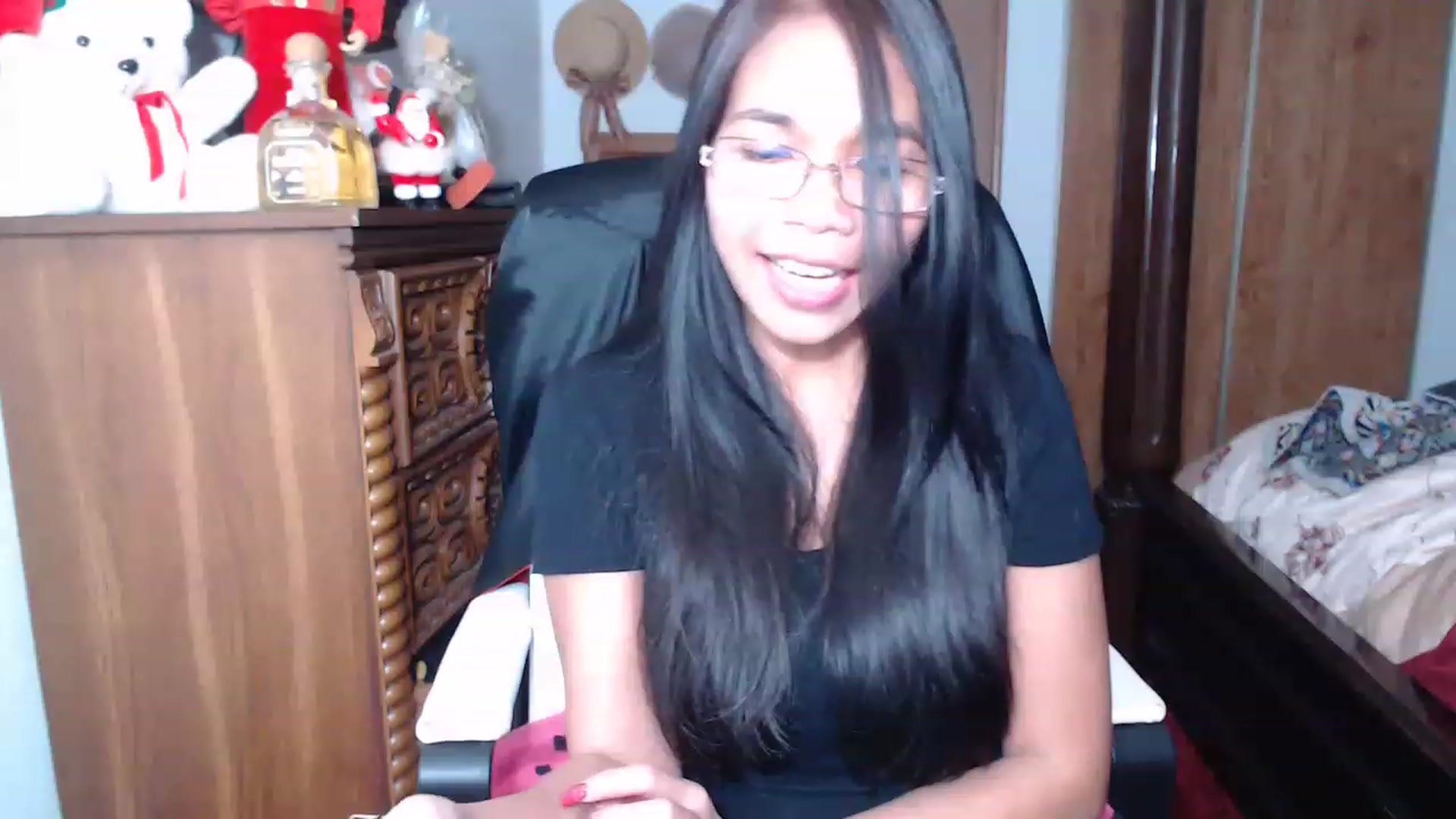 Gallery image thumbnail from Littlekai2023's myfreecams stream on, 12/19/2022, 04:53 image 10 of 20