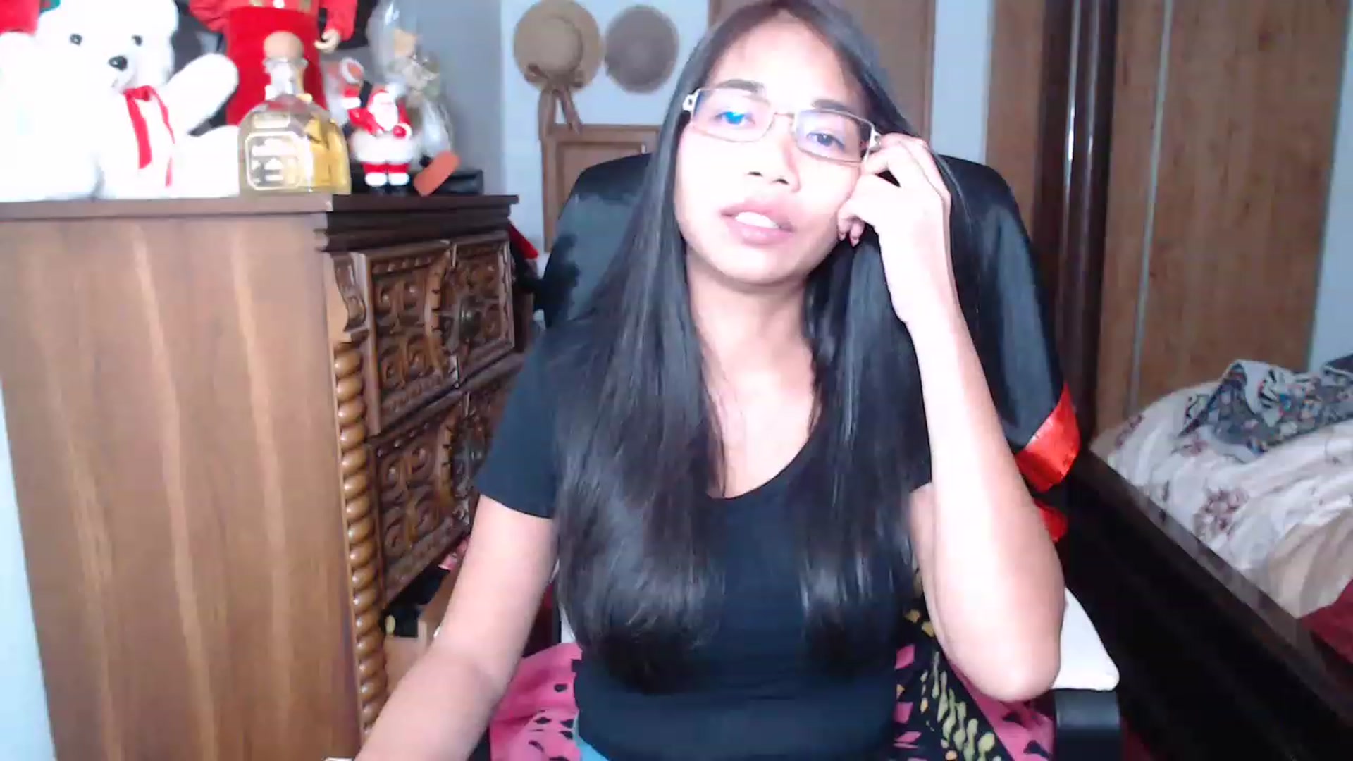 Gallery image thumbnail from Littlekai2023's myfreecams stream on, 12/19/2022, 04:53 image 19 of 20