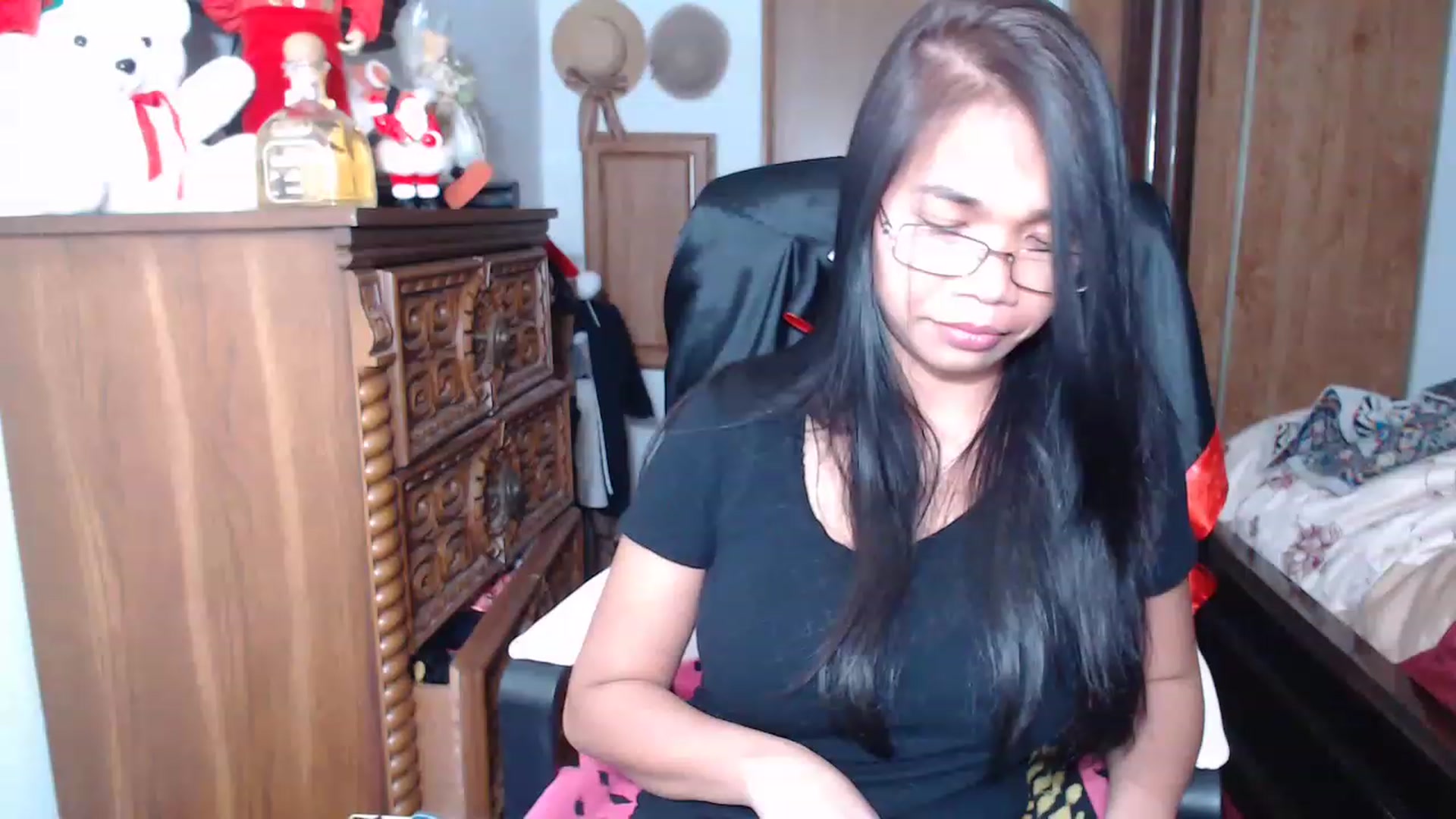 Gallery image thumbnail from Littlekai2023's myfreecams stream on, 12/19/2022, 04:53 image 4 of 20
