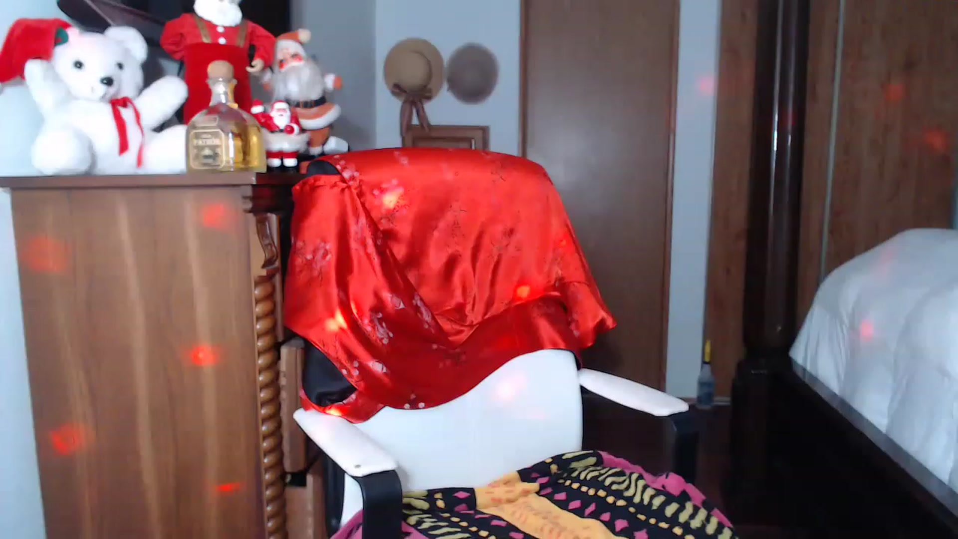 Gallery image thumbnail from Littlekai2023's myfreecams stream on, 12/21/2022, 04:07 image 15 of 20