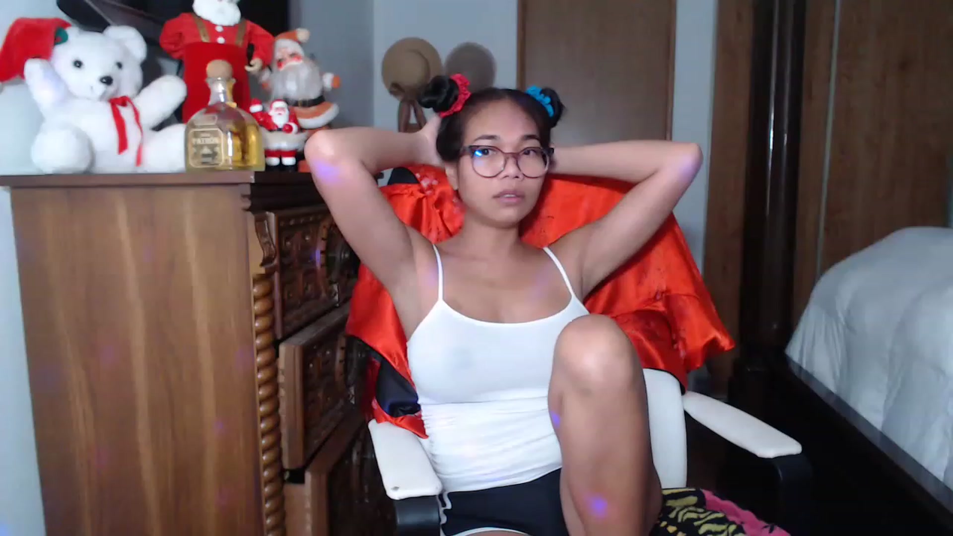 Gallery image thumbnail from Littlekai2023's myfreecams stream on, 12/21/2022, 04:07 image 16 of 20