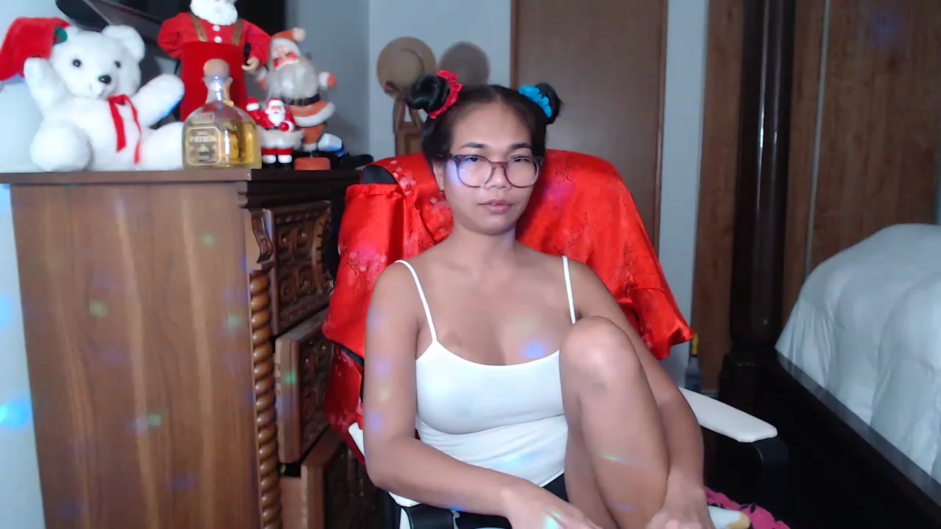 Gallery image thumbnail from Littlekai2023's myfreecams stream on, 12/21/2022, 04:07 image 17 of 20
