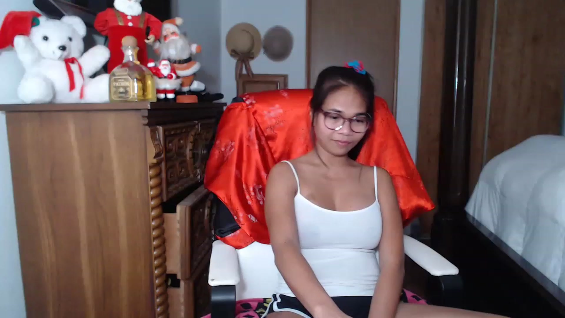 Gallery image thumbnail from Littlekai2023's myfreecams stream on, 12/21/2022, 04:07 image 6 of 20