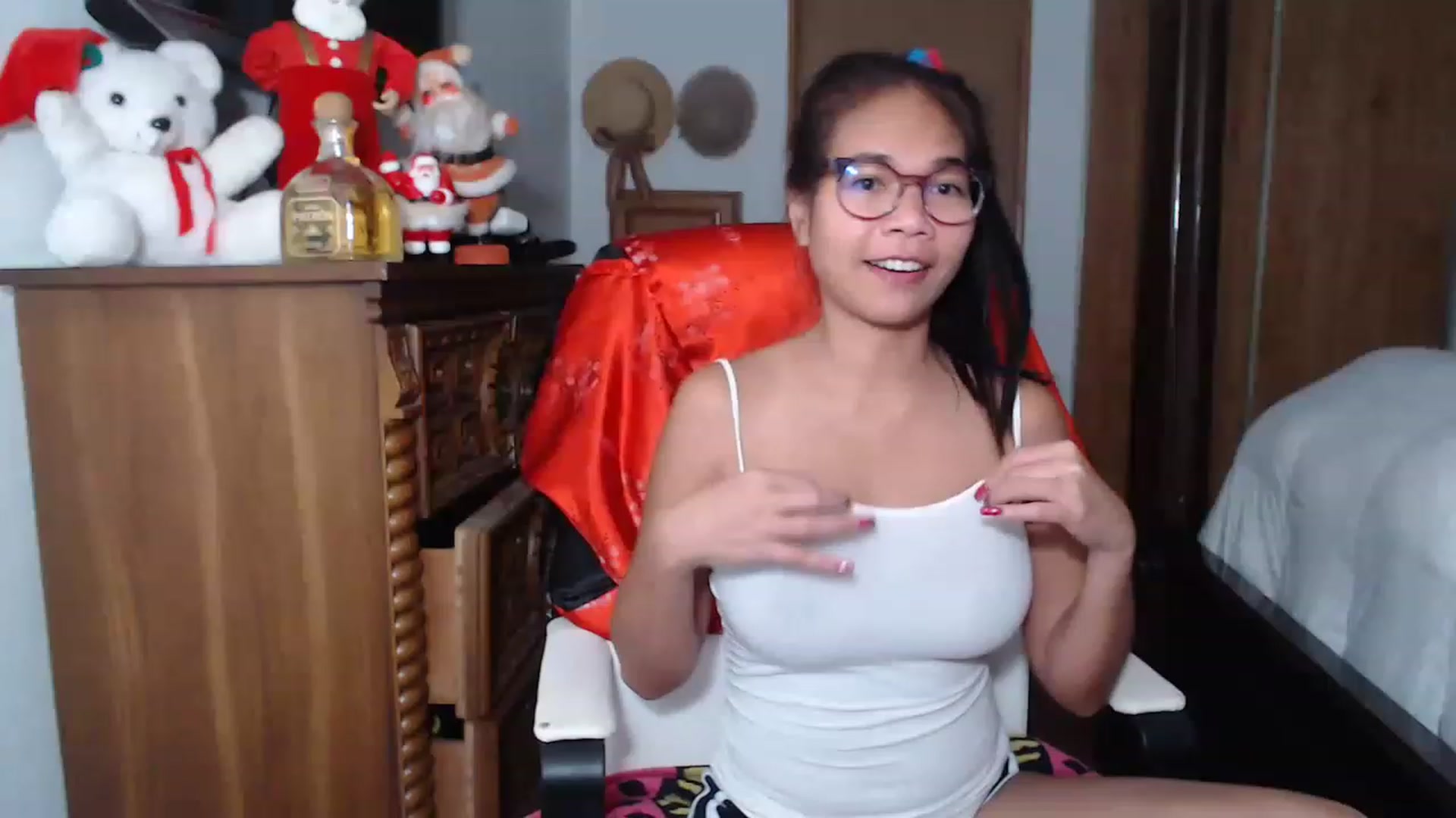 Gallery image thumbnail from Littlekai2023's myfreecams stream on, 12/21/2022, 04:07 image 5 of 20