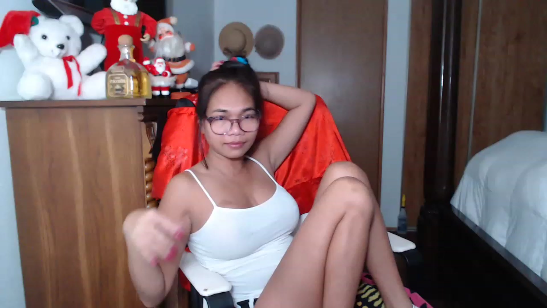 Gallery image thumbnail from Littlekai2023's myfreecams stream on, 12/21/2022, 04:07 image 10 of 20