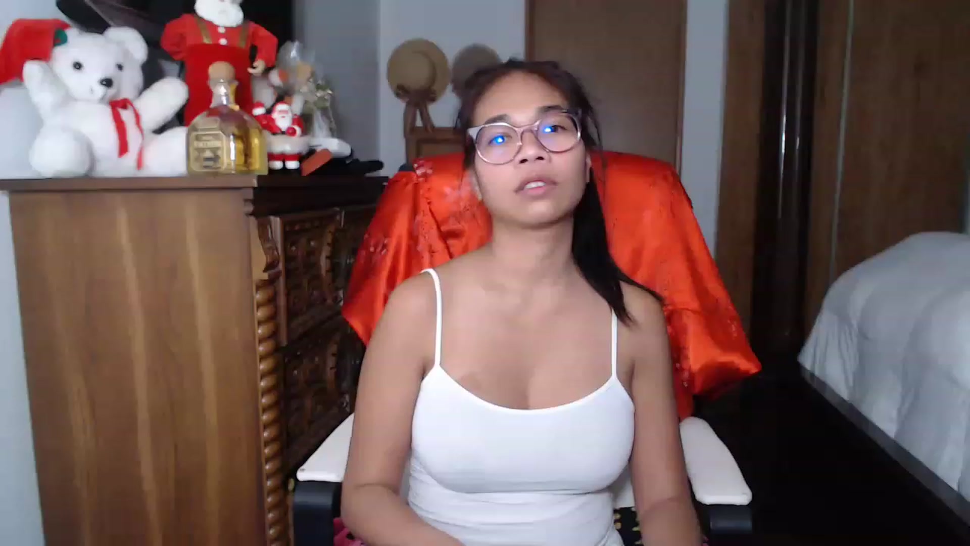 Gallery image thumbnail from Littlekai2023's myfreecams stream on, 12/21/2022, 04:07 image 2 of 20
