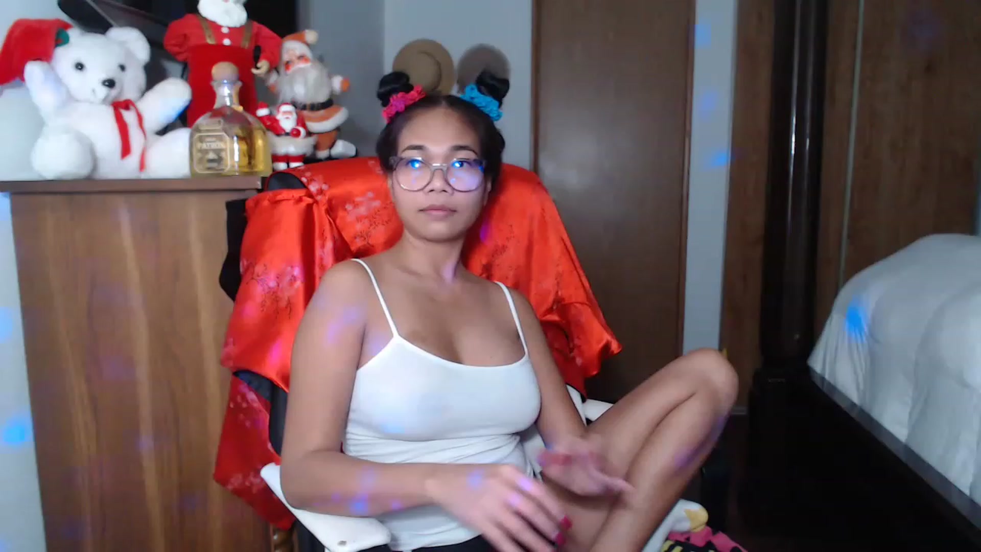 Gallery image thumbnail from Littlekai2023's myfreecams stream on, 12/21/2022, 04:07 image 13 of 20