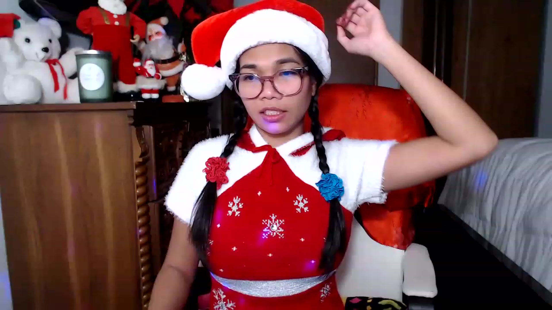 Gallery image thumbnail from Littlekai2023's myfreecams stream on, 12/24/2022, 03:54 image 10 of 20