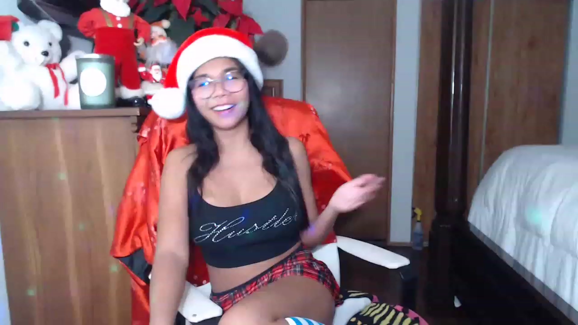 Gallery image thumbnail from Littlekai2023's myfreecams stream on, 12/24/2022, 20:06 image 8 of 20