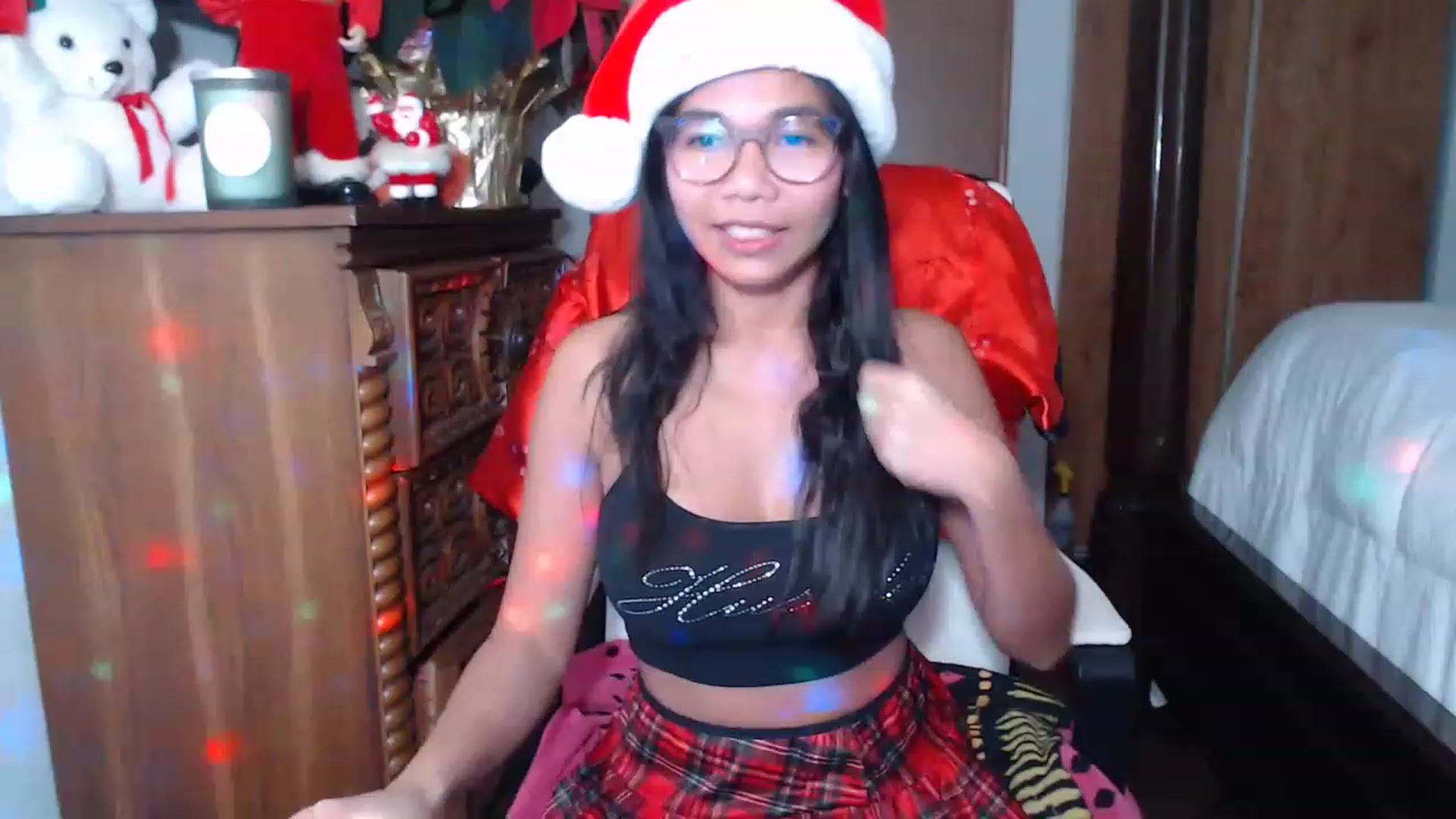 Gallery image thumbnail from Littlekai2023's myfreecams stream on, 12/24/2022, 20:06 image 12 of 20