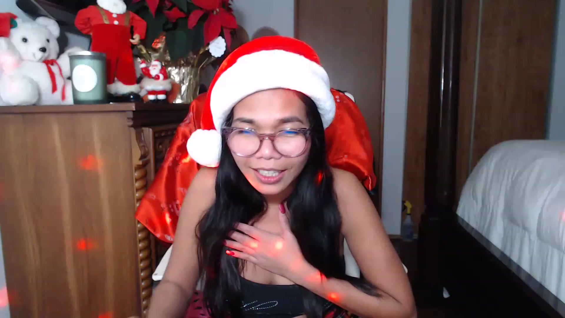 Gallery image thumbnail from Littlekai2023's myfreecams stream on, 12/24/2022, 22:45 image 15 of 20