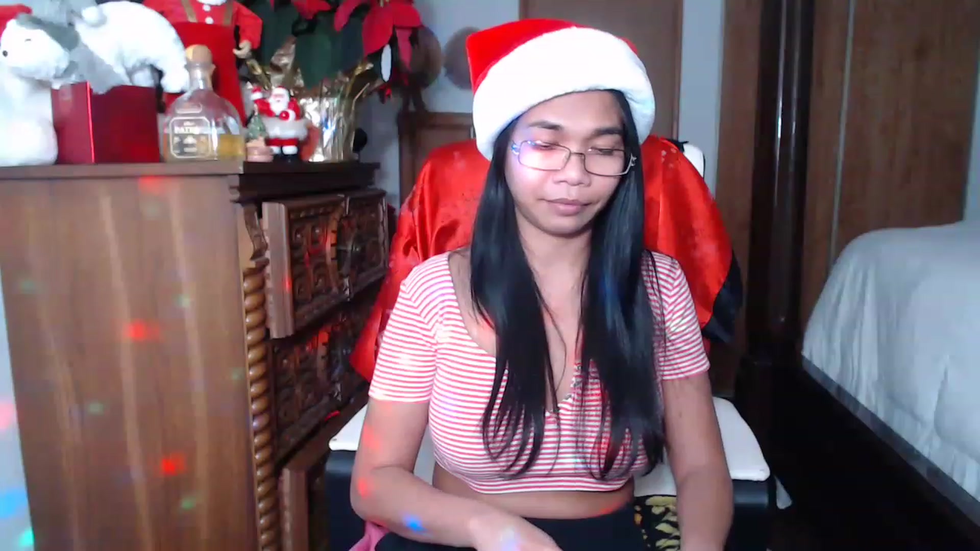 Gallery image thumbnail from Littlekai2023's myfreecams stream on, 12/26/2022, 06:05 image 18 of 20