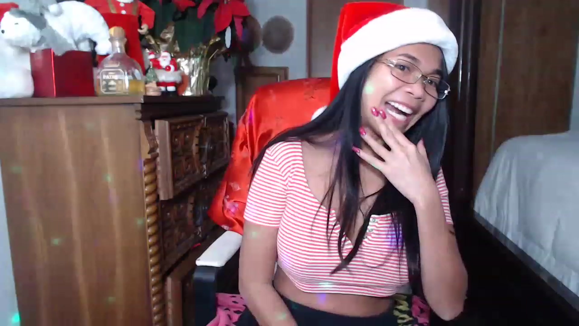 Gallery image thumbnail from Littlekai2023's myfreecams stream on, 12/26/2022, 06:05 image 17 of 20