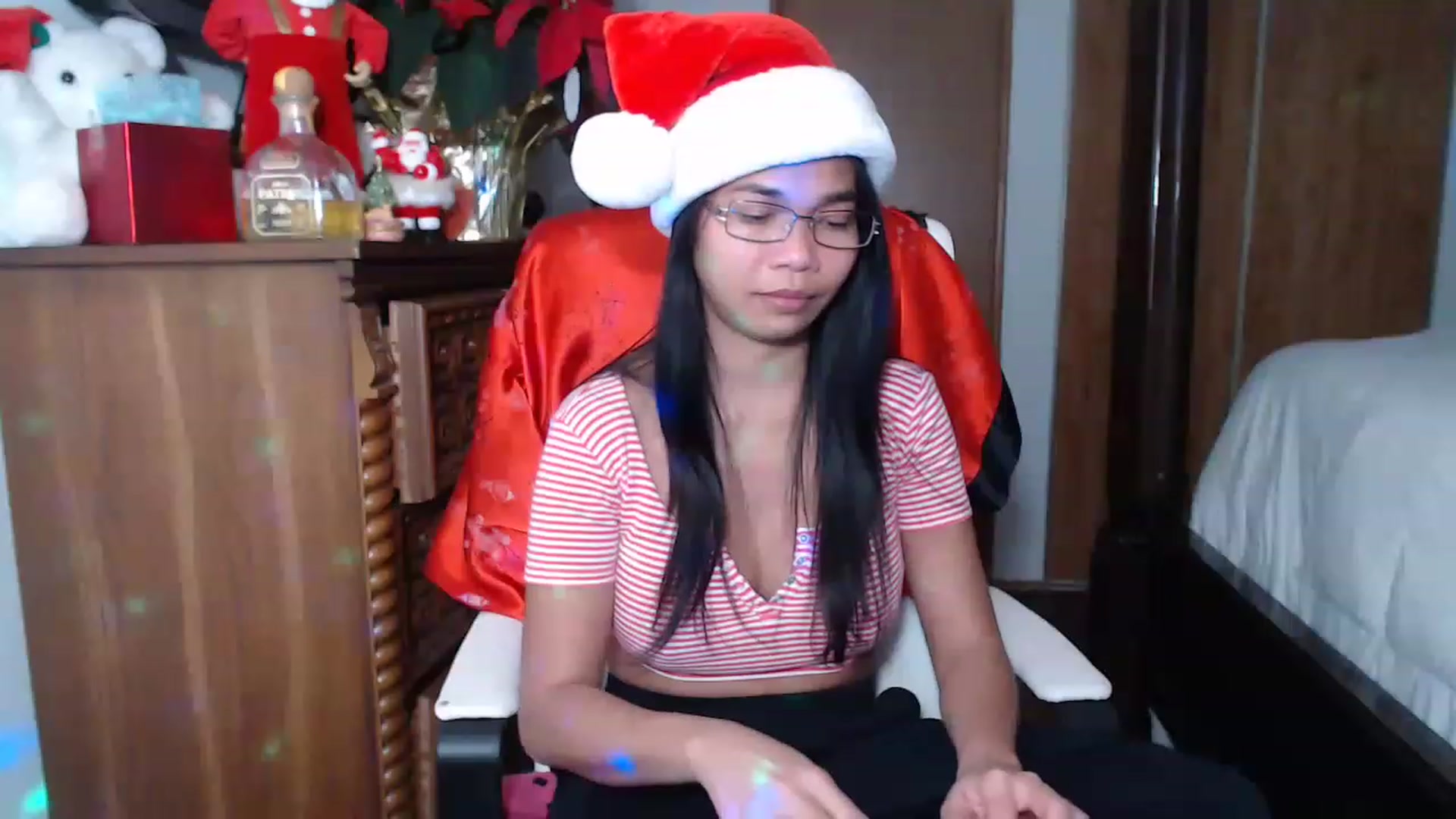 Gallery image thumbnail from Littlekai2023's myfreecams stream on, 12/26/2022, 06:05 image 9 of 20