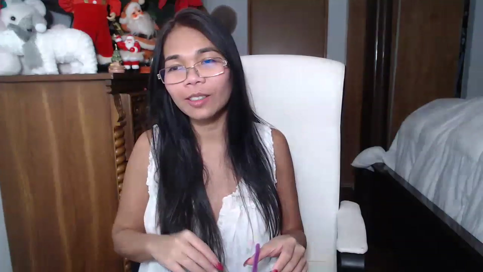 Gallery image thumbnail from Littlekai2023's myfreecams stream on, 12/27/2022, 04:49 image 17 of 20