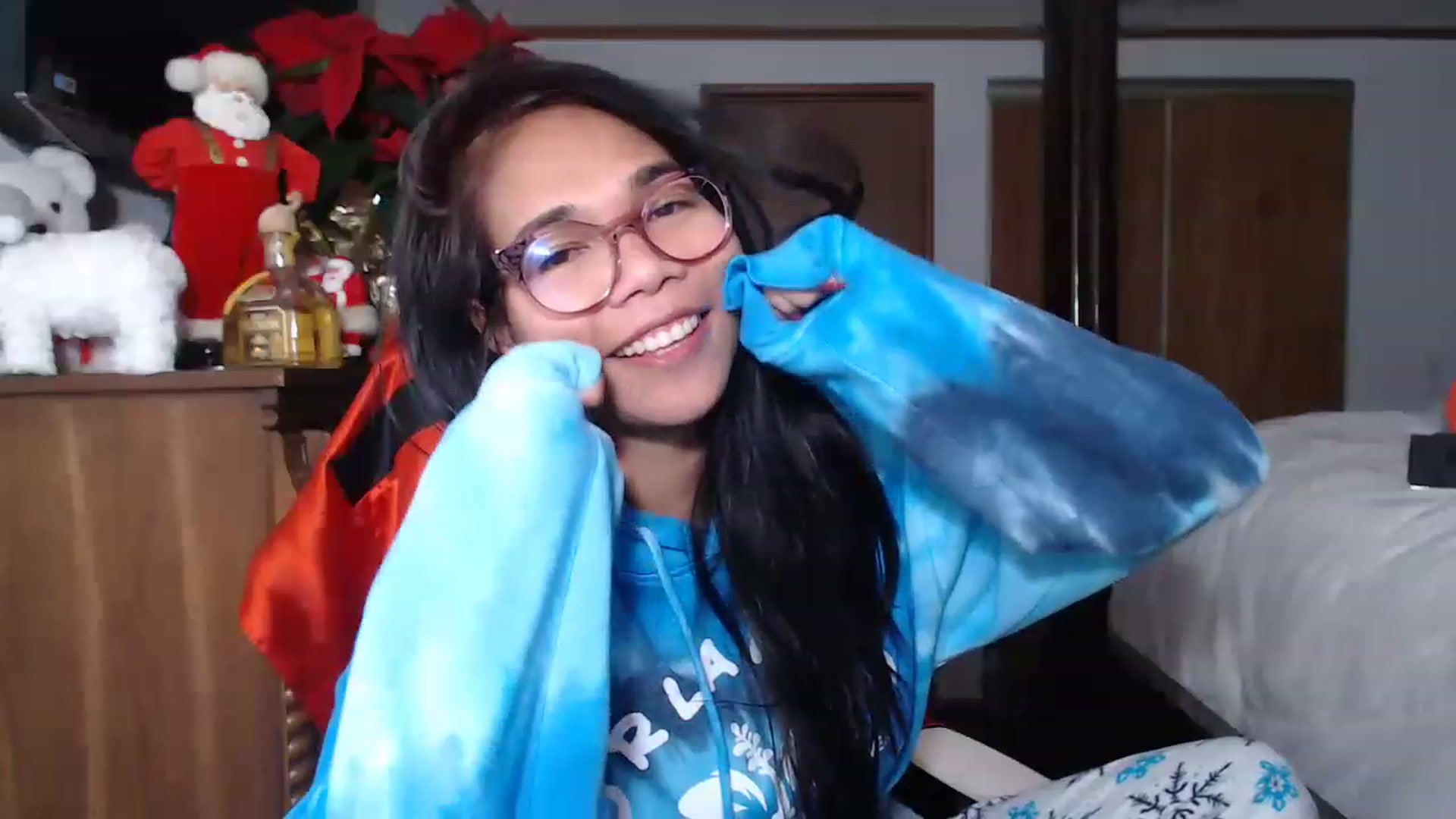 Gallery image thumbnail from Littlekai2023's myfreecams stream on, 12/31/2022, 20:15 image 13 of 20