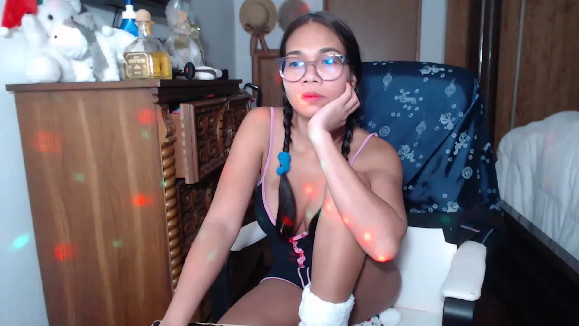 Gallery image thumbnail from Littlekai2023's myfreecams stream on, 01/12/2023, 05:44 image 10 of 20