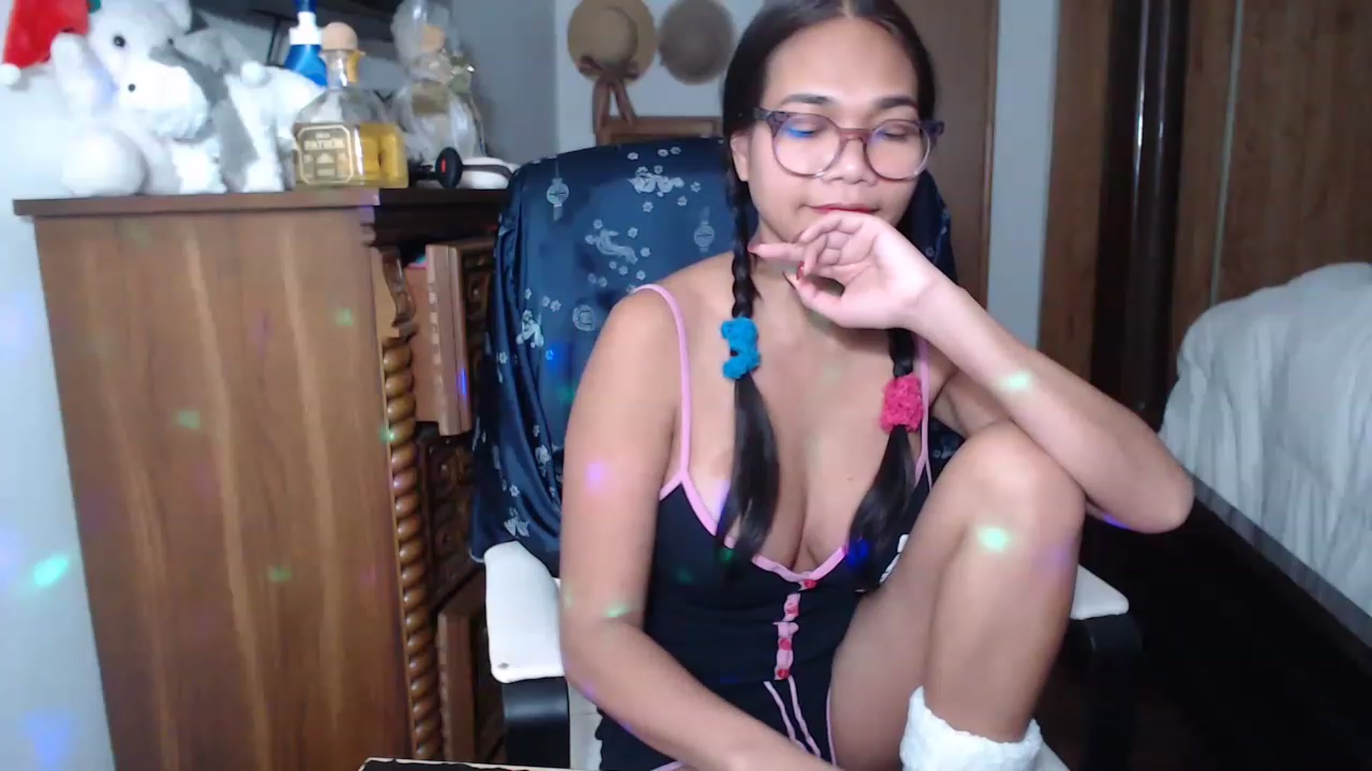 Gallery image thumbnail from Littlekai2023's myfreecams stream on, 01/12/2023, 05:44 image 9 of 20