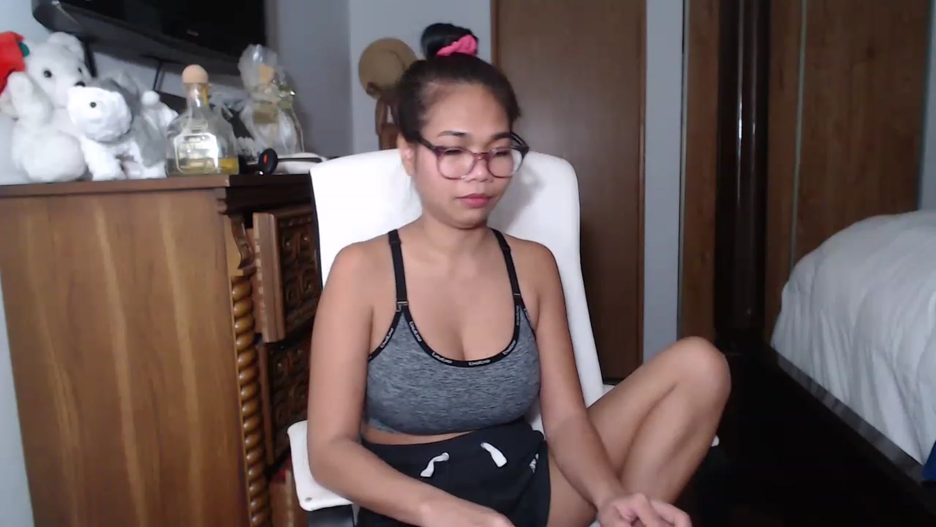 Gallery image thumbnail from Littlekai2023's myfreecams stream on, 01/23/2023, 05:20 image 16 of 20