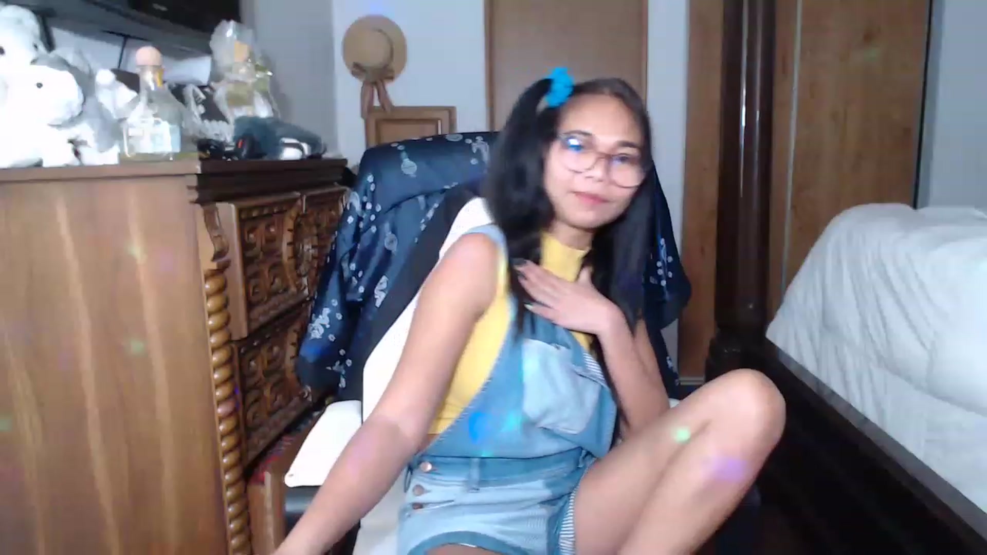 Gallery image thumbnail from Littlekai2023's myfreecams stream on, 01/28/2023, 04:00 image 14 of 20