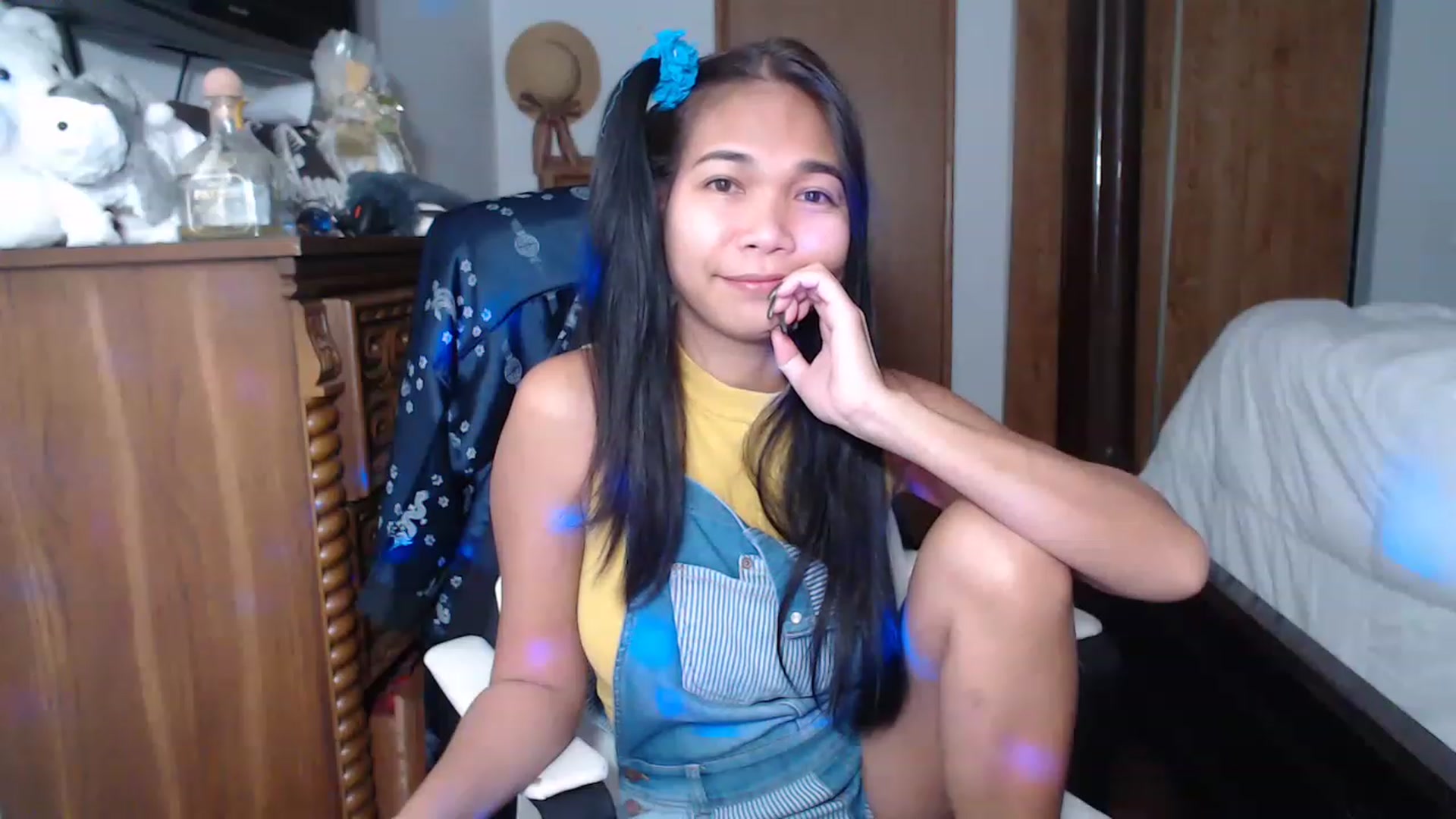 Gallery image thumbnail from Littlekai2023's myfreecams stream on, 01/28/2023, 04:00 image 17 of 20