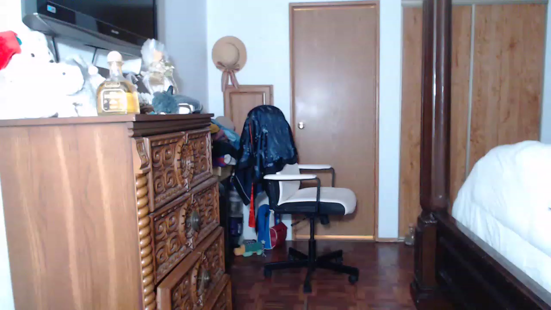 Gallery image thumbnail from Littlekai2023's myfreecams stream on, 01/29/2023, 22:33 image 18 of 20