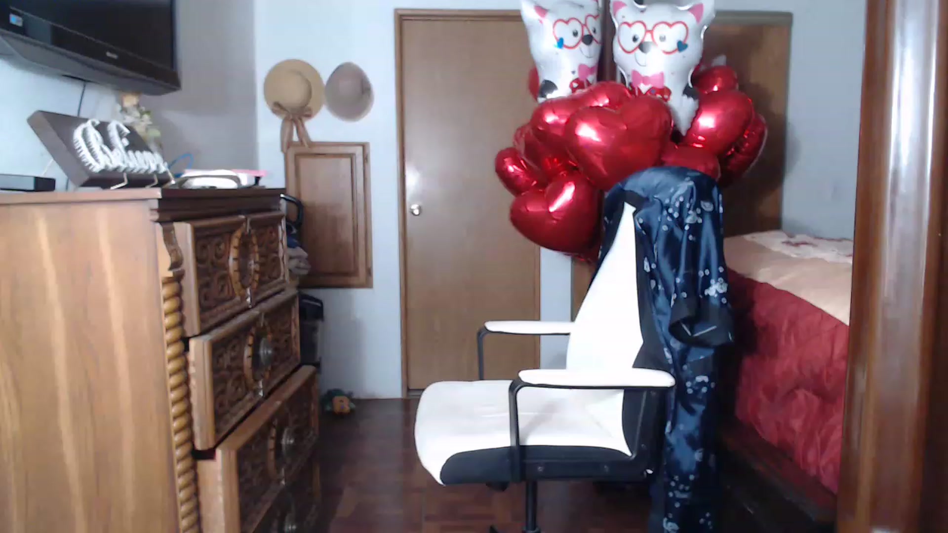 Gallery image thumbnail from Littlekai2023's myfreecams stream on, 02/11/2023, 24:26 image 17 of 20