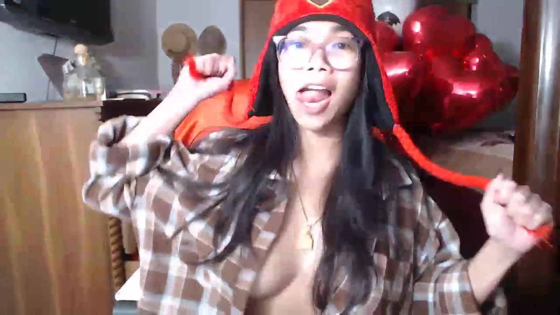Gallery image thumbnail from Littlekai2023's myfreecams stream on, 02/12/2023, 21:09 image 12 of 20