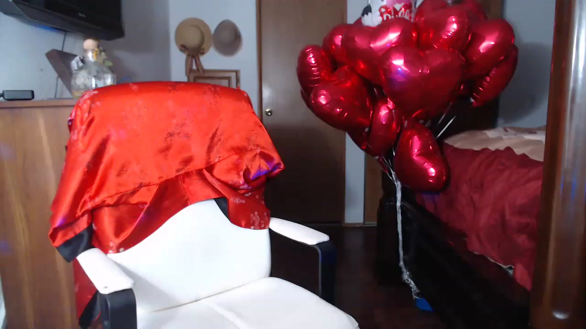 Gallery image thumbnail from Littlekai2023's myfreecams stream on, 02/13/2023, 06:28 image 10 of 20