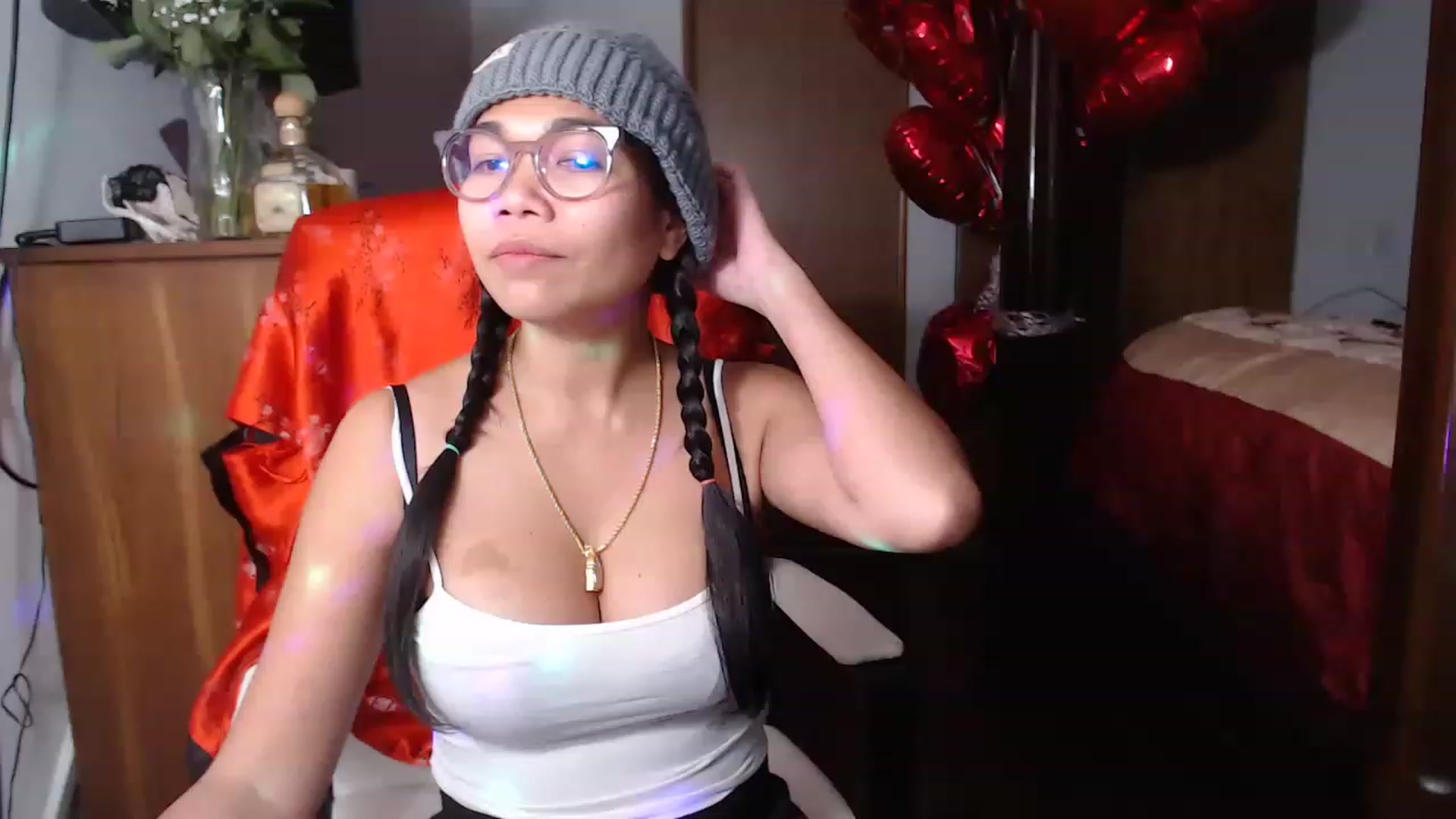 Gallery image thumbnail from Littlekai2023's myfreecams stream on, 02/20/2023, 24:01 image 12 of 20