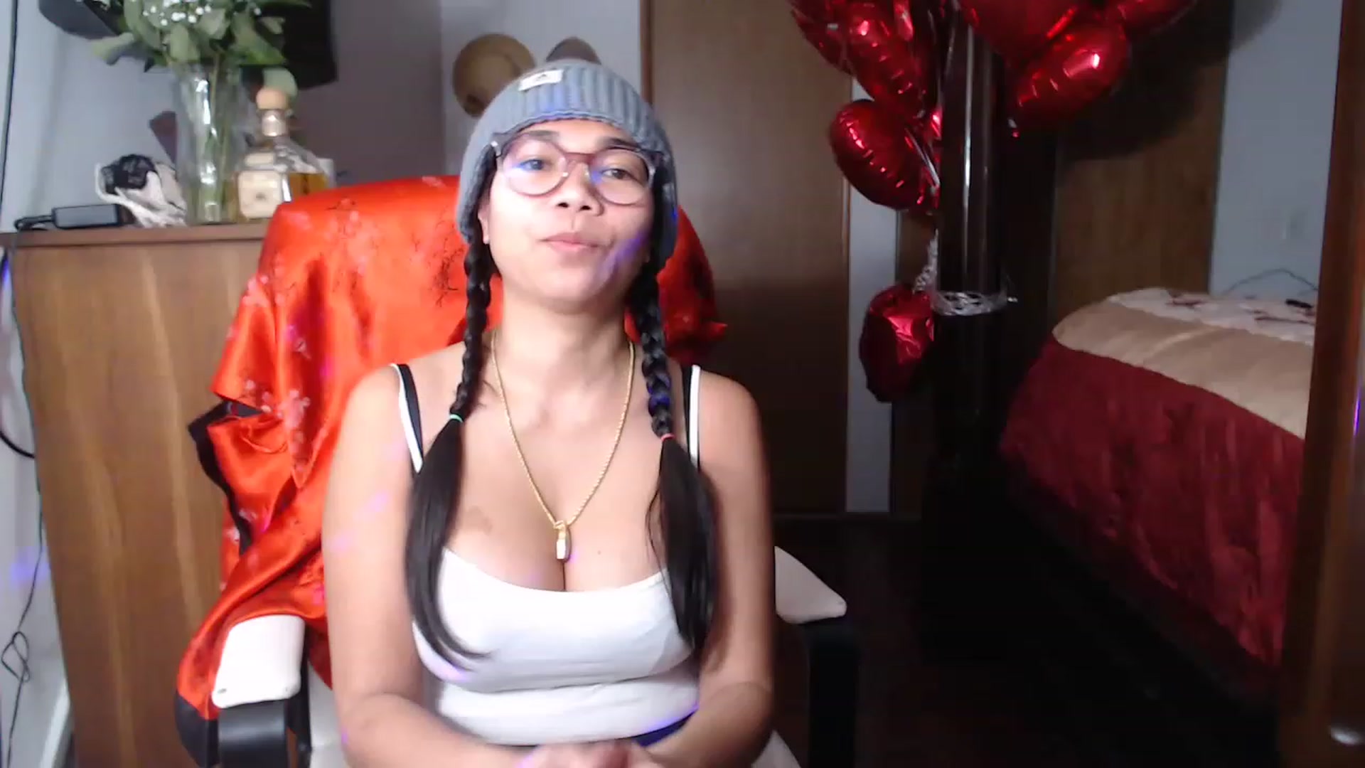 Gallery image thumbnail from Littlekai2023's myfreecams stream on, 02/20/2023, 24:01 image 18 of 20