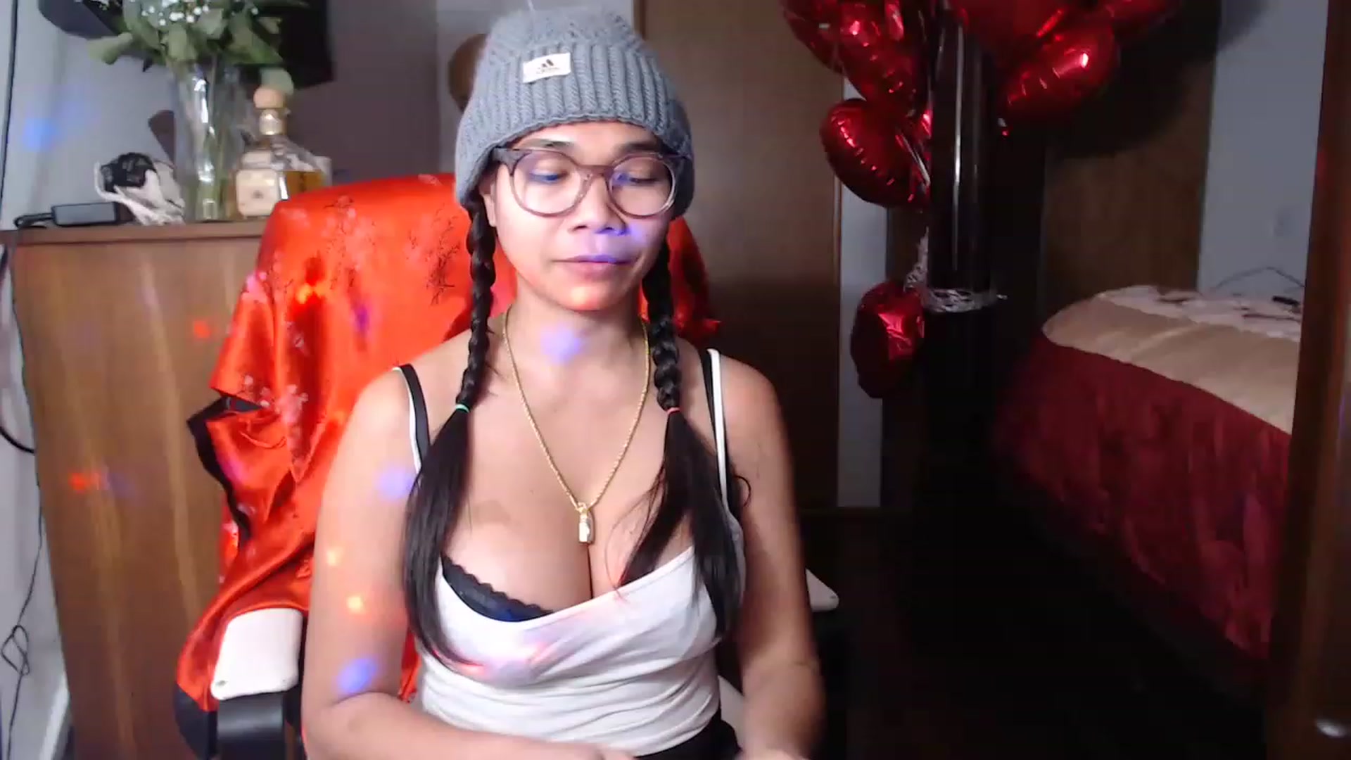 Gallery image thumbnail from Littlekai2023's myfreecams stream on, 02/20/2023, 24:01 image 11 of 20